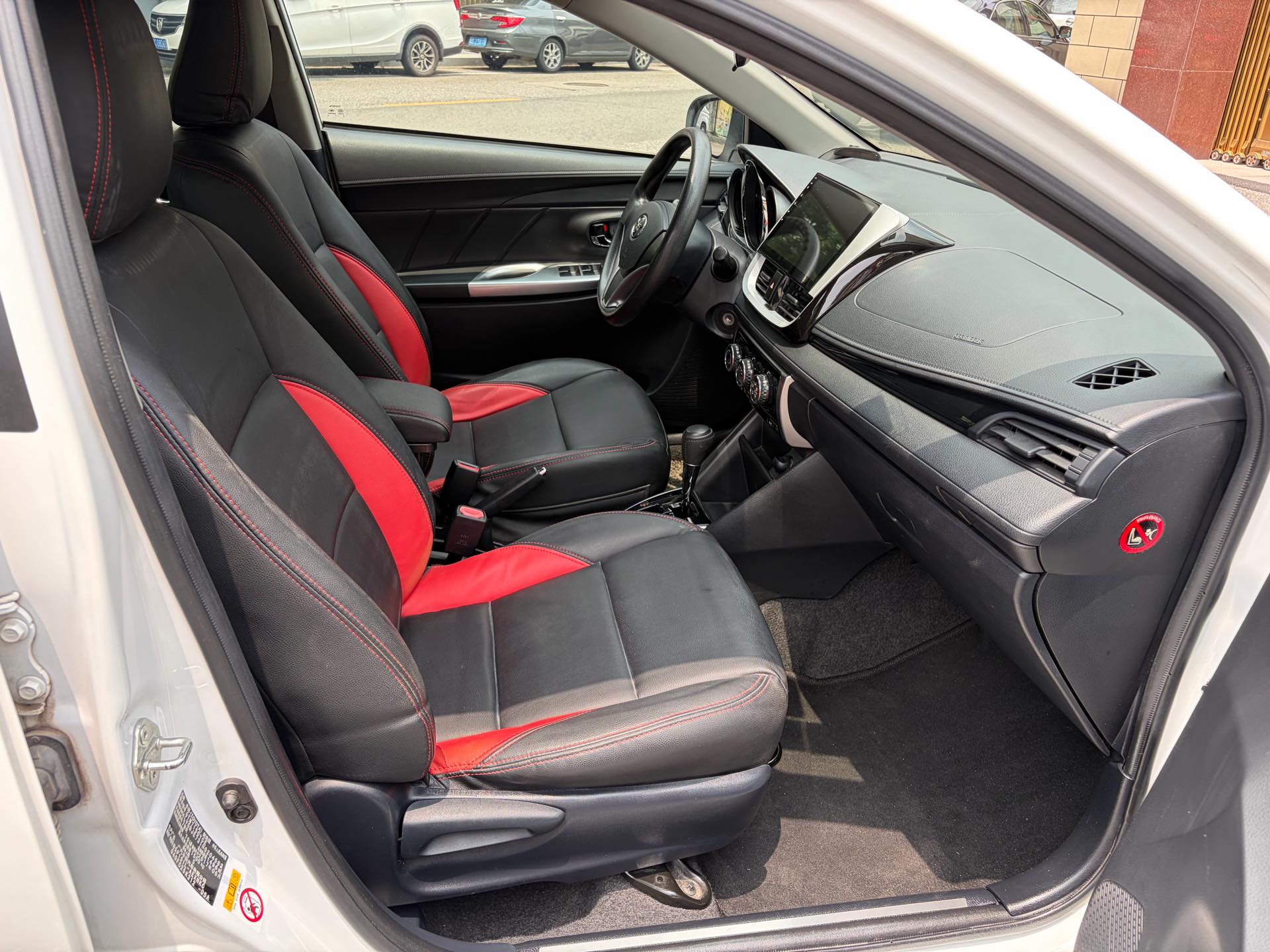 Toyota Yaris 2017 YARiS L Zhixiang 1.5G CVT Xuan Dong Edition — 9