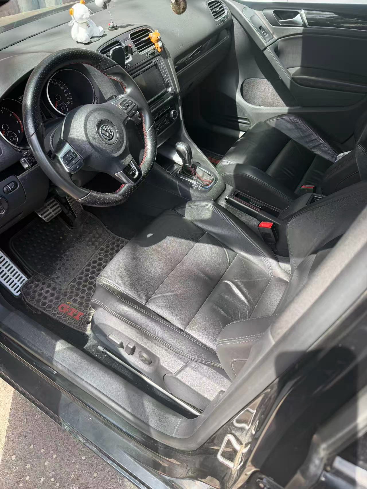 Volkswagen 2010 Golf GTI 2.0 TSI — 3