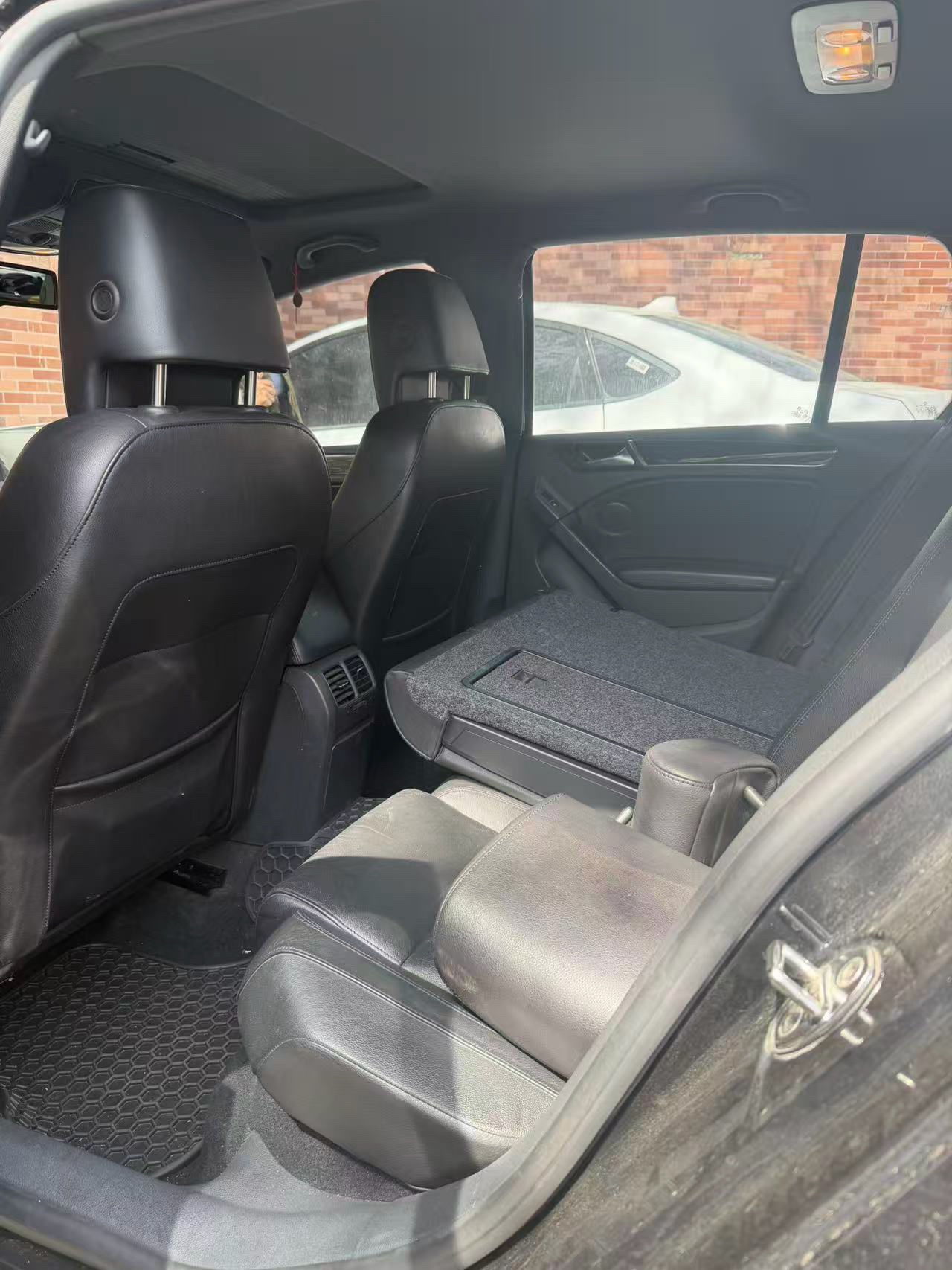 Volkswagen 2010 Golf GTI 2.0 TSI — 4