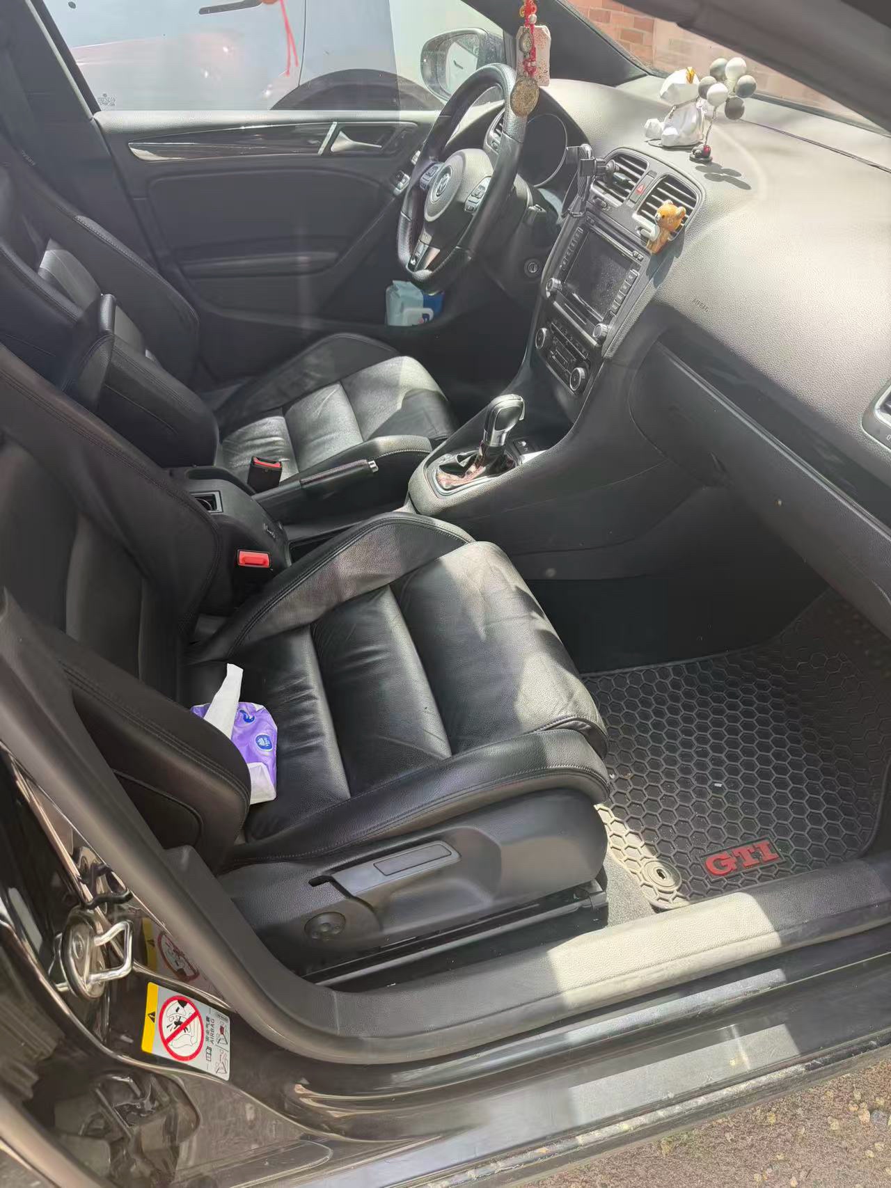 Volkswagen 2010 Golf GTI 2.0 TSI — 6