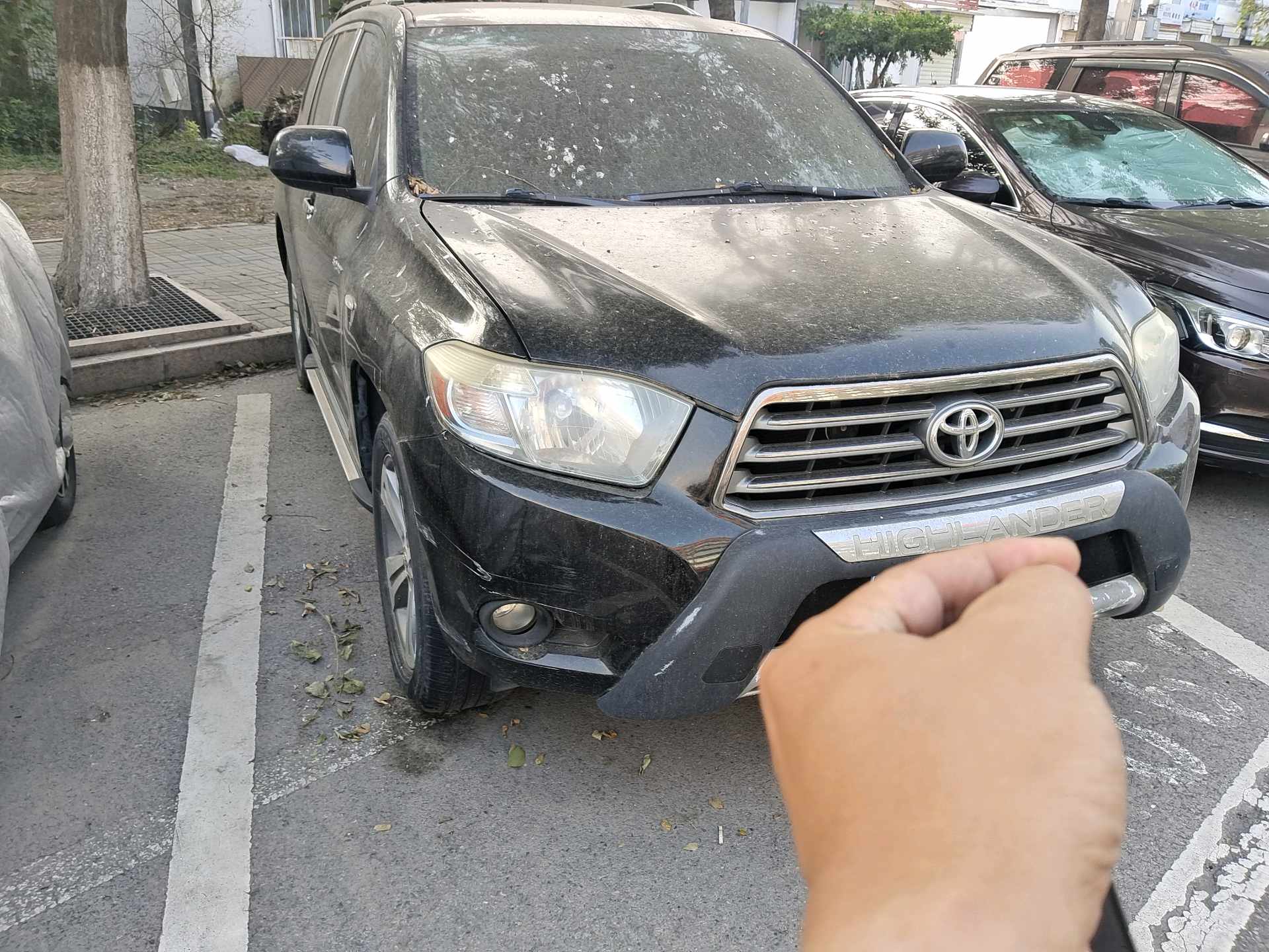 Toyota 2012 Highlander 2.7 2WD 7-seat Luxury Navigation Edition — 2
