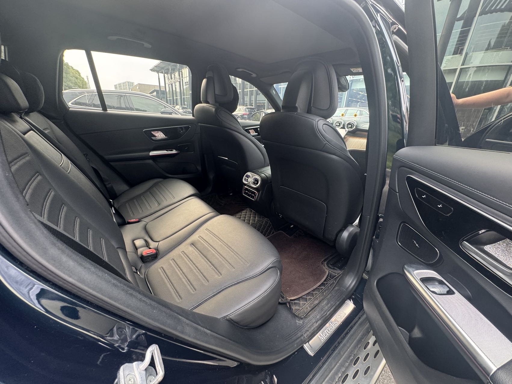 Mercedes-Benz 2024 GLC 300 L 4MATIC 48V 2.0T Dynamic 5-Seater — 4