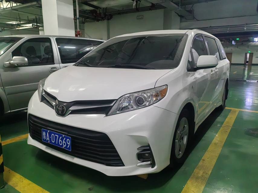 Toyota Sienna (Imported) 2017 Sienna 3.5 LE Mobility Auto Access 2WD 7-seater (U.S. specification)