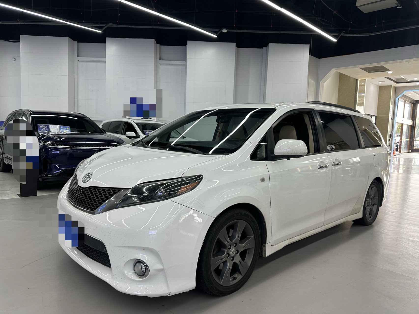 Toyota Sienna (Imported) 2015 Sienna 3.5 SE, 2WD, 8-seater, U.S. specification