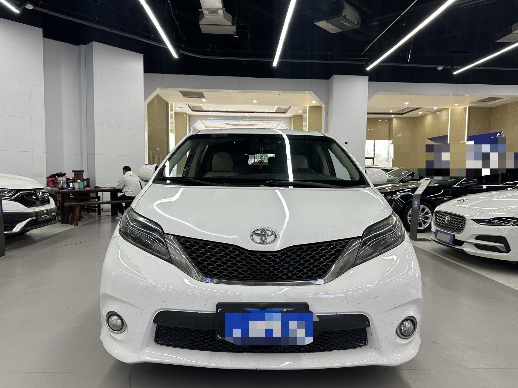 Toyota Sienna (Imported) 2015 Sienna 3.5 SE, 2WD, 8-seater, U.S. specification — 2