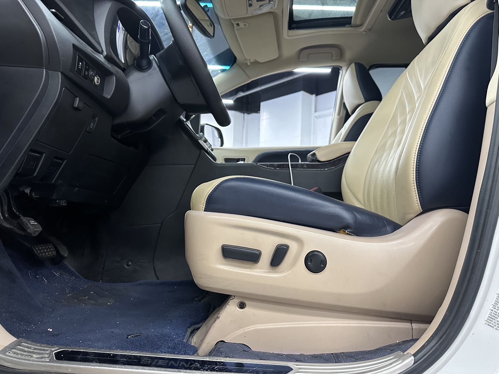 Toyota Sienna (Imported) 2015 Sienna 3.5 SE, 2WD, 8-seater, U.S. specification — 4