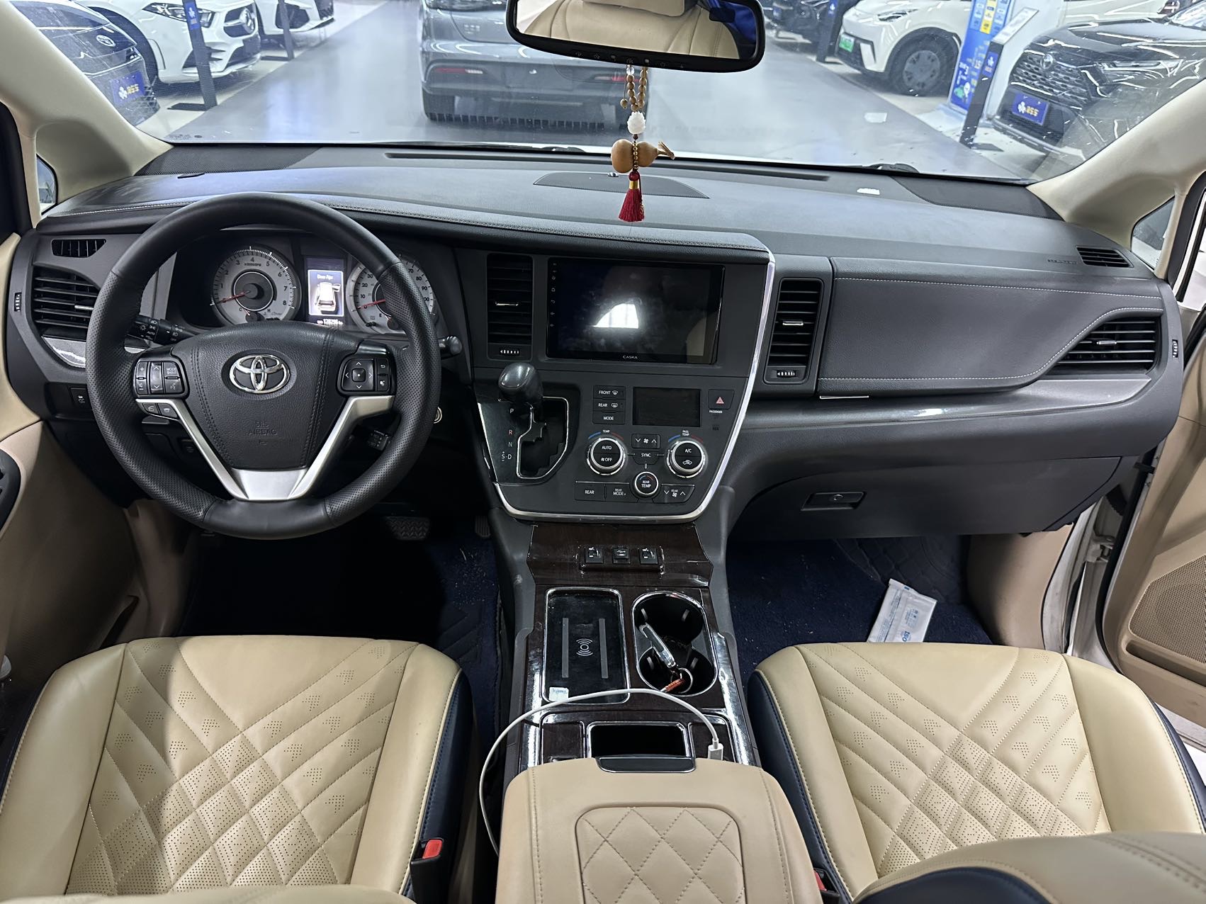 Toyota Sienna (Imported) 2015 Sienna 3.5 SE, 2WD, 8-seater, U.S. specification — 5
