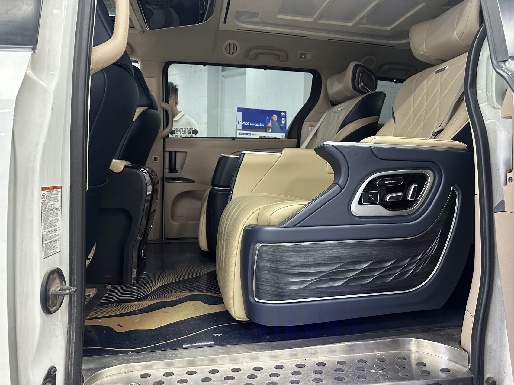 Toyota Sienna (Imported) 2015 Sienna 3.5 SE, 2WD, 8-seater, U.S. specification — 6