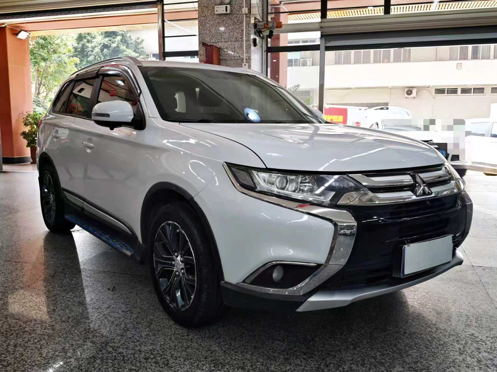 Mitsubishi 2017 Outlander 2.0 CVT 2WD Glory Edition, 5 seats — 3