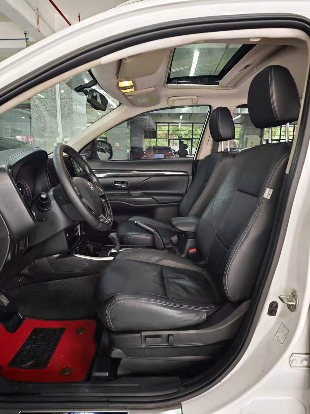 Mitsubishi 2017 Outlander 2.0 CVT 2WD Glory Edition, 5 seats — 4