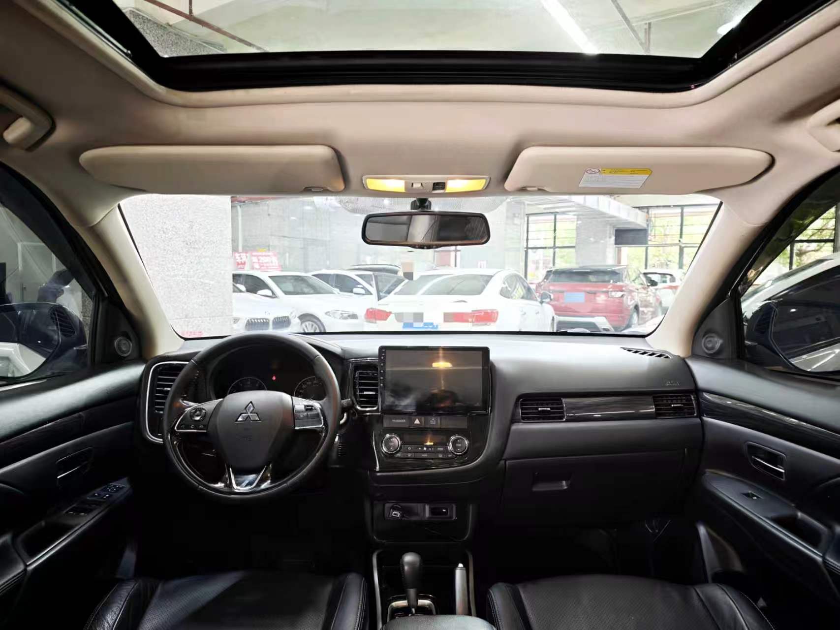 Mitsubishi 2017 Outlander 2.0 CVT 2WD Glory Edition, 5 seats — 5
