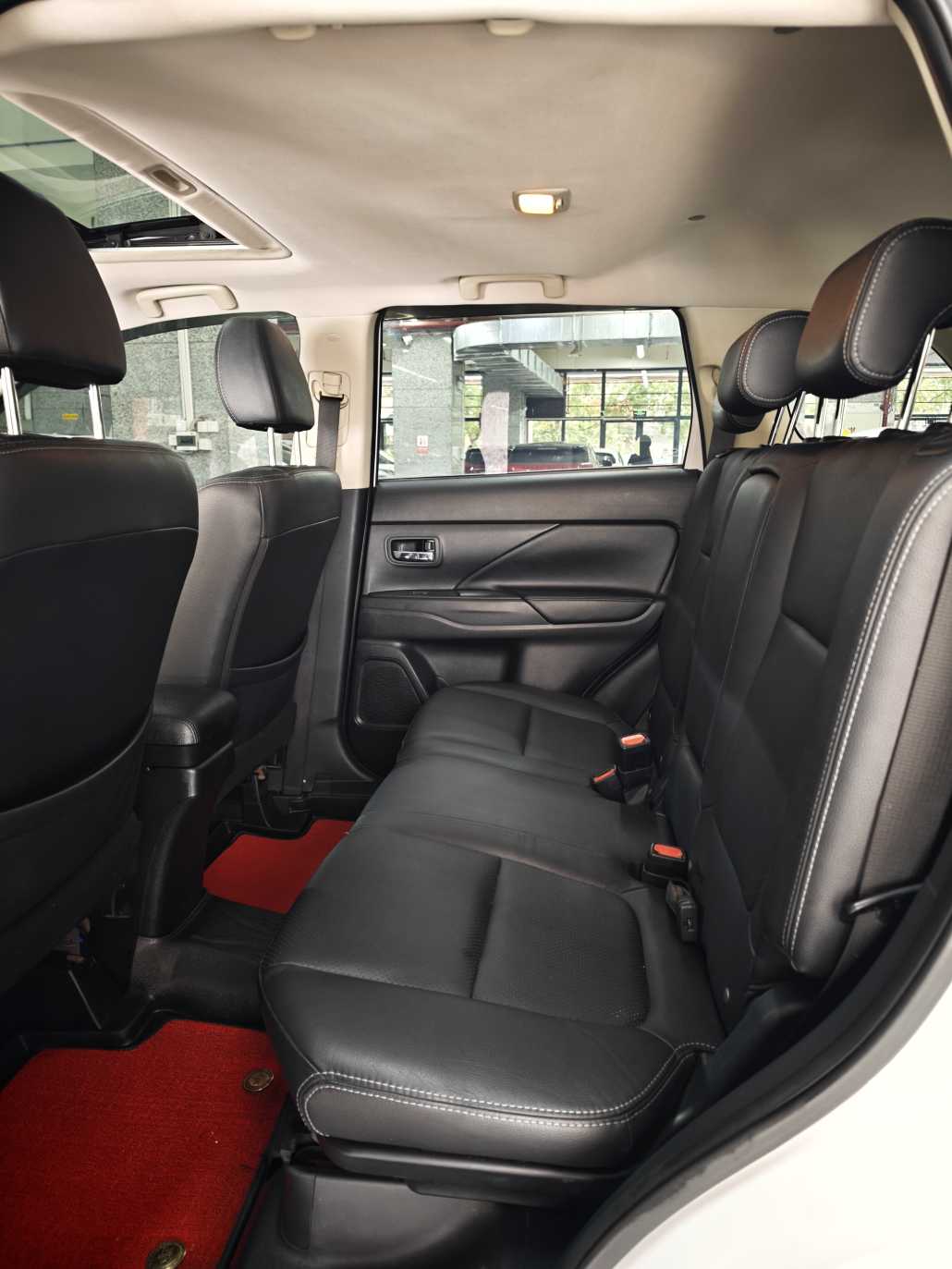 Mitsubishi 2017 Outlander 2.0 CVT 2WD Glory Edition, 5 seats — 6