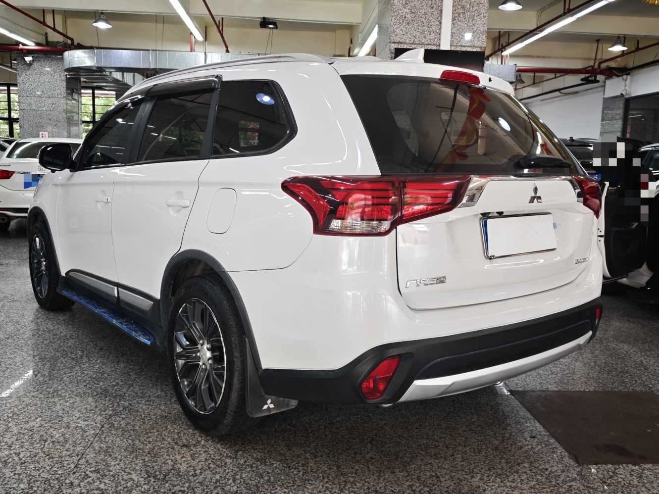 Mitsubishi 2017 Outlander 2.0 CVT 2WD Glory Edition, 5 seats — 7