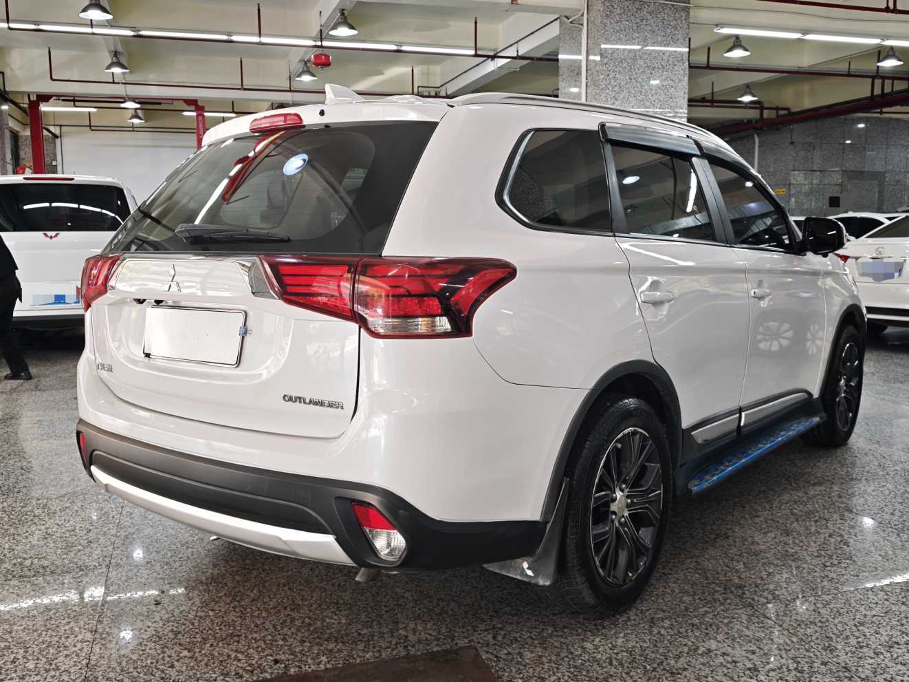 Mitsubishi 2017 Outlander 2.0 CVT 2WD Glory Edition, 5 seats — 9
