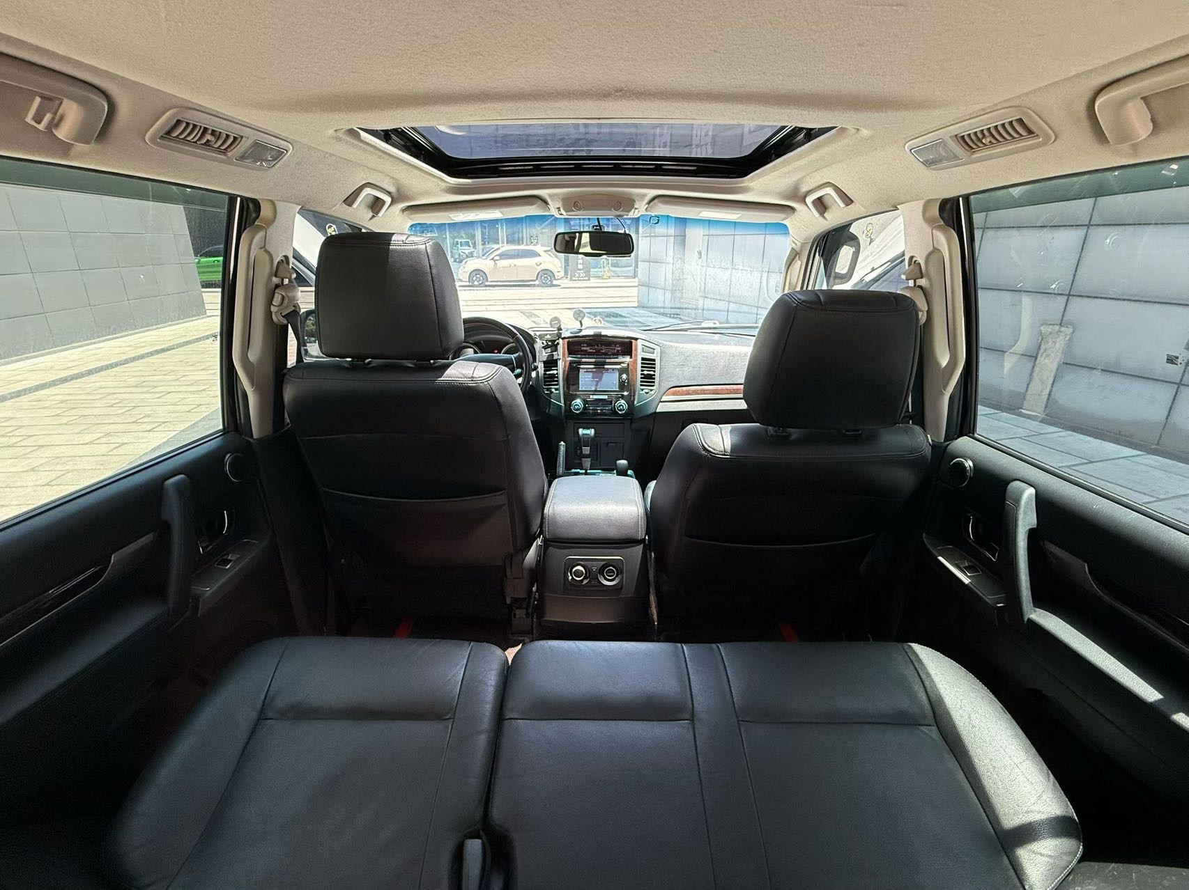 Mitsubishi Pajero (Imported) 2017 Pajero 3.8 Middle East version — 7