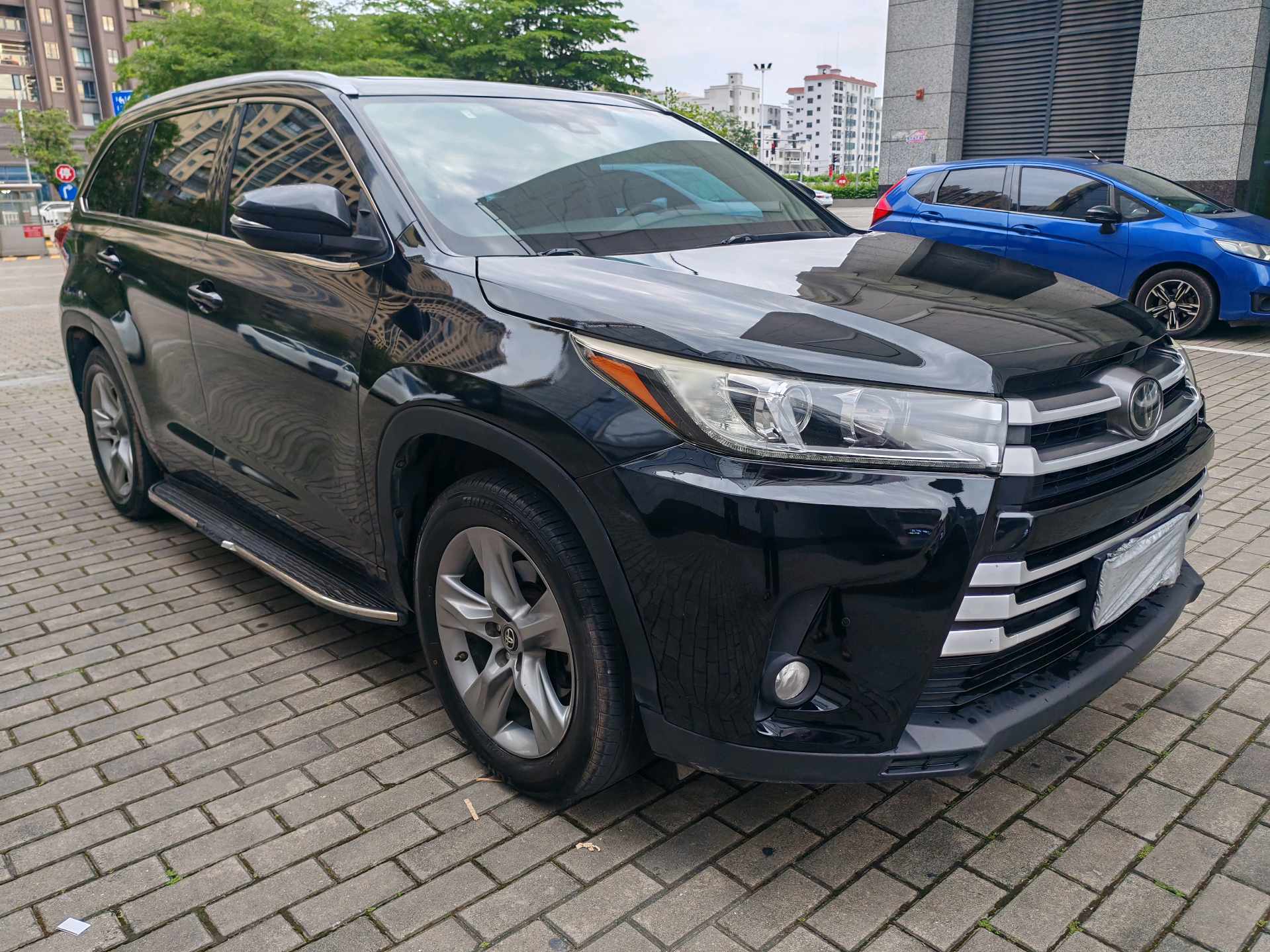Toyota 2018 Highlander 2.0T 4WD Luxury 7-Seater — 3