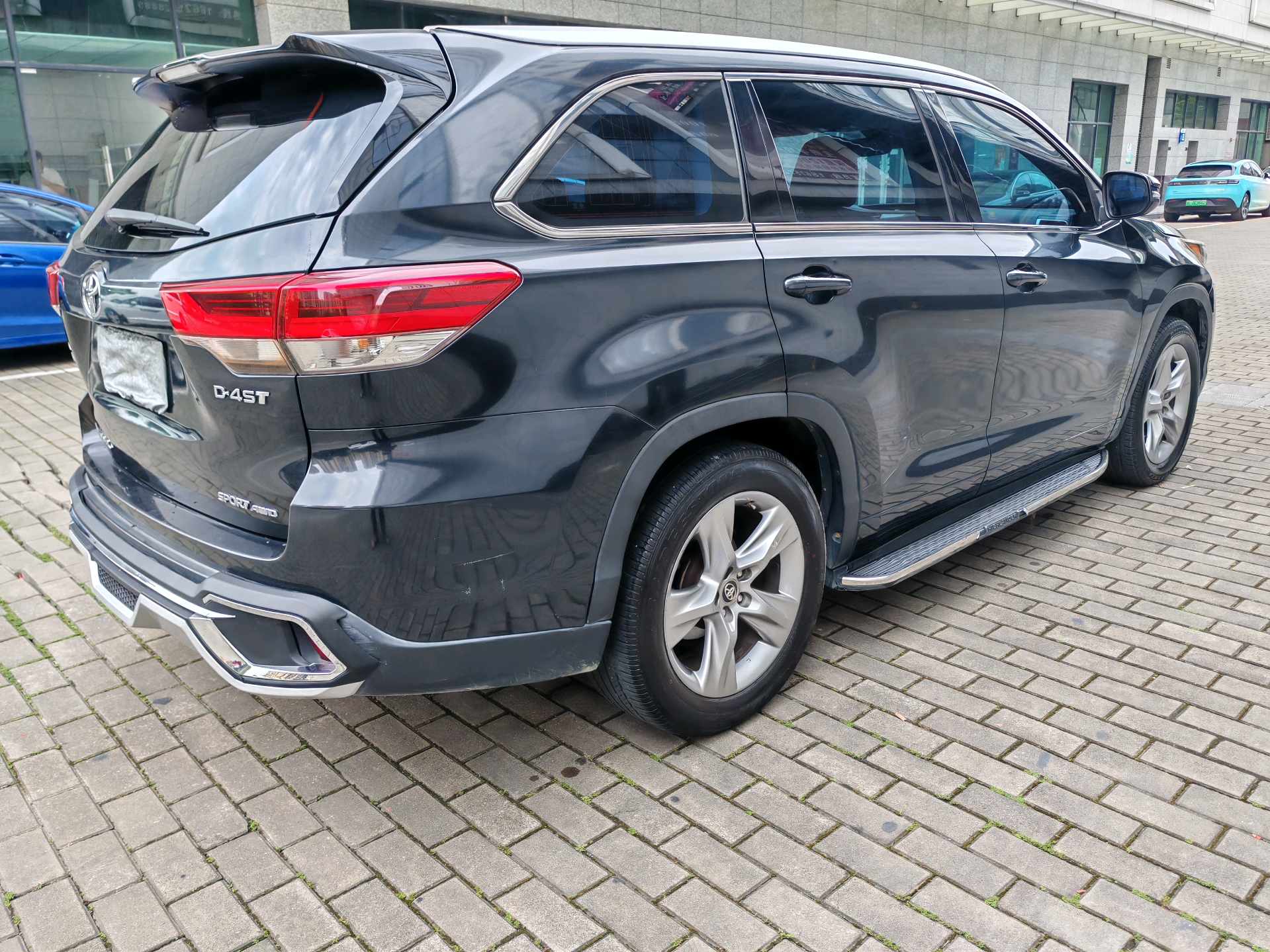Toyota 2018 Highlander 2.0T 4WD Luxury 7-Seater — 4