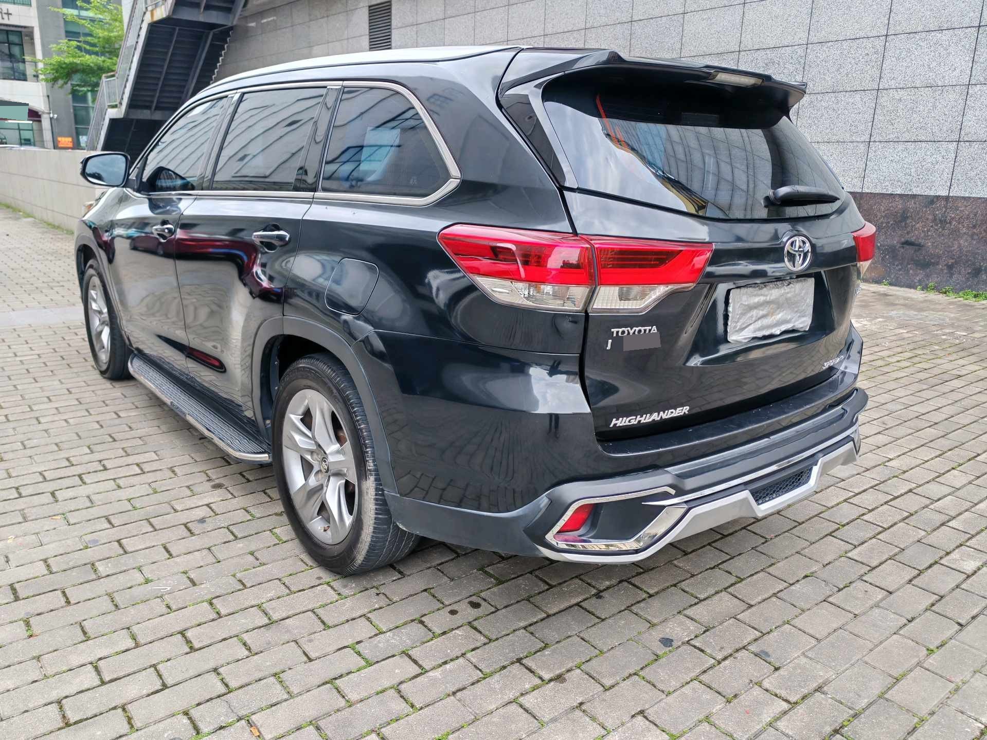 Toyota 2018 Highlander 2.0T 4WD Luxury 7-Seater — 6