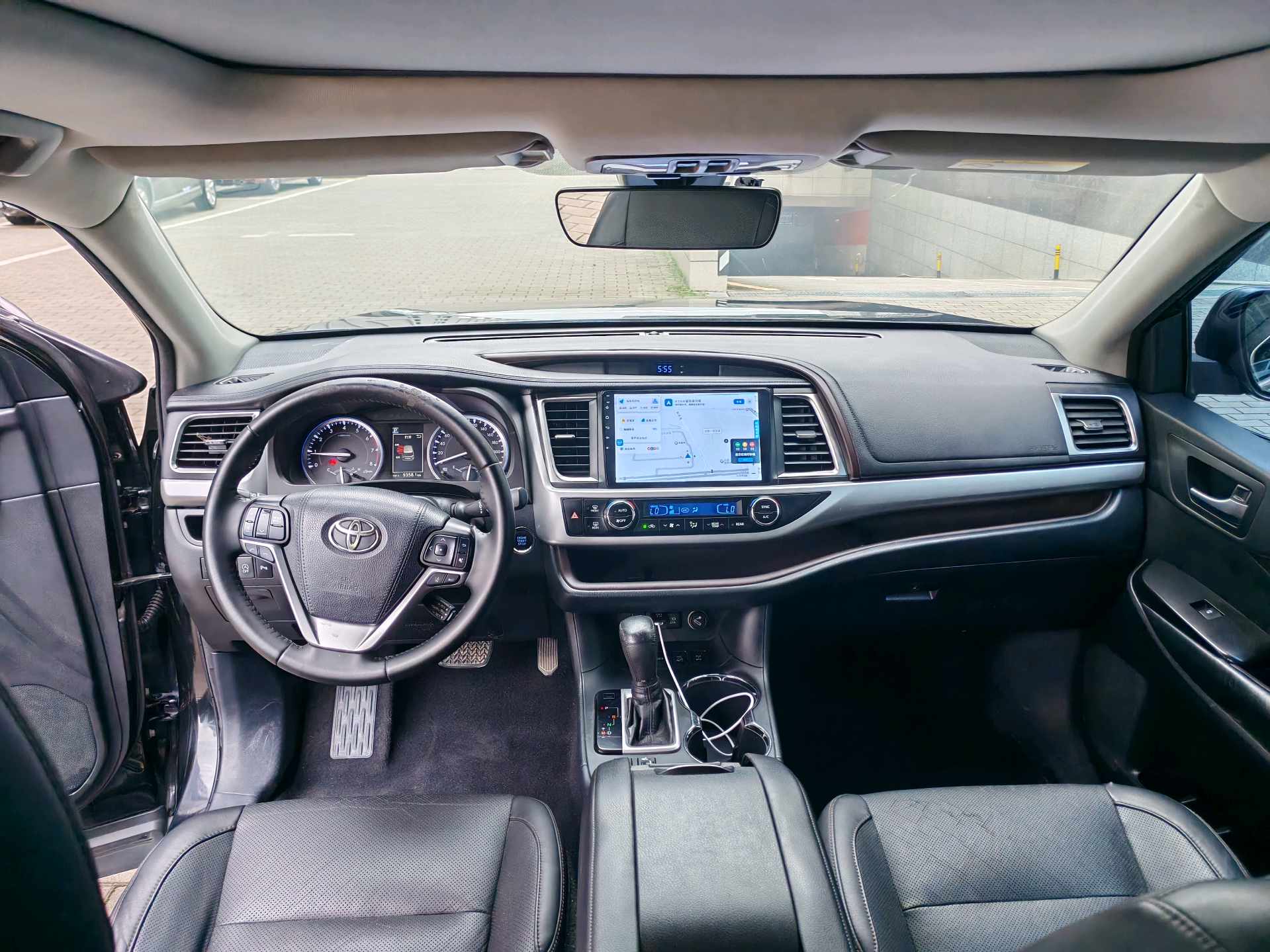 Toyota 2018 Highlander 2.0T 4WD Luxury 7-Seater — 11