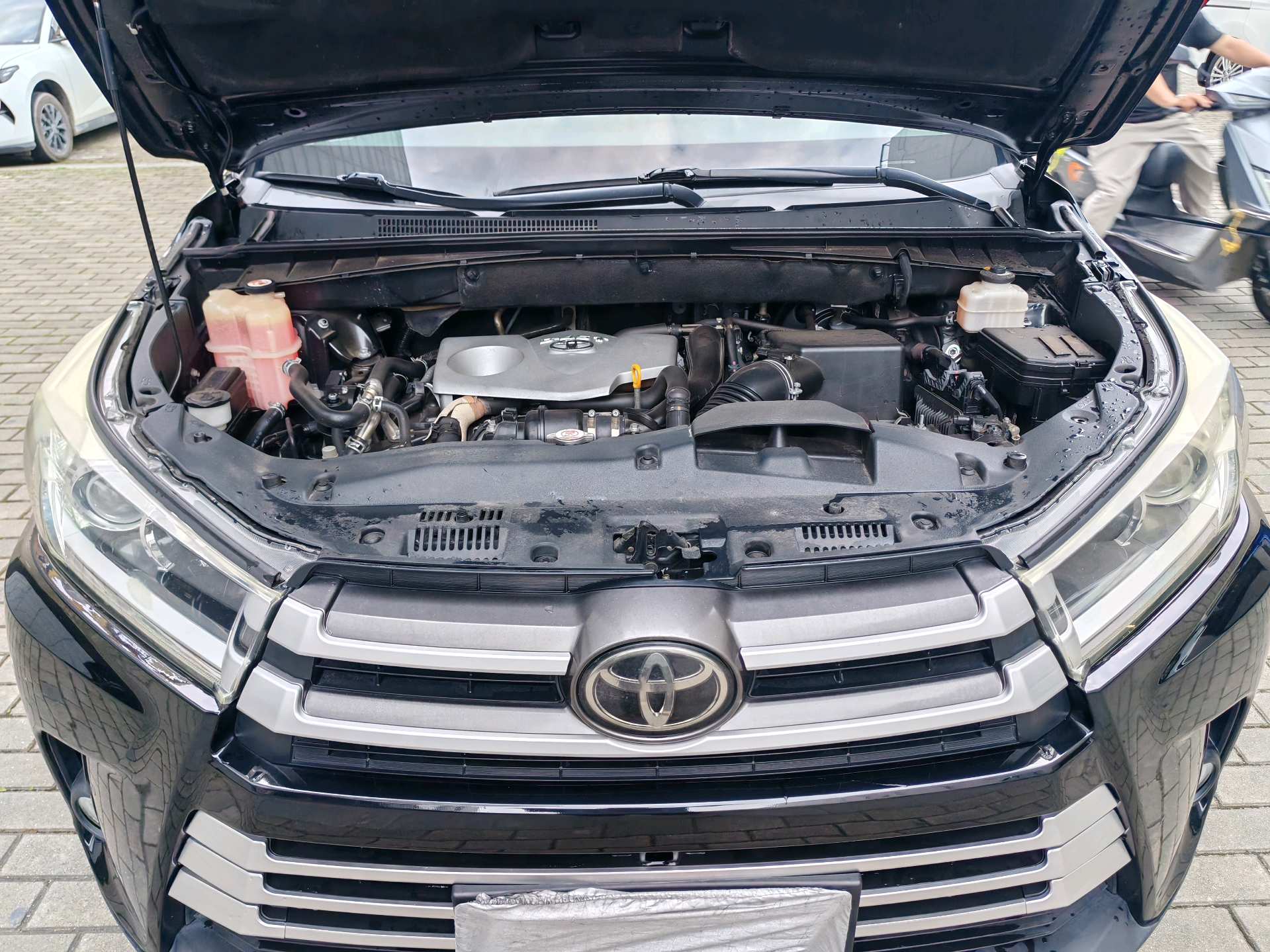 Toyota 2018 Highlander 2.0T 4WD Luxury 7-Seater — 12