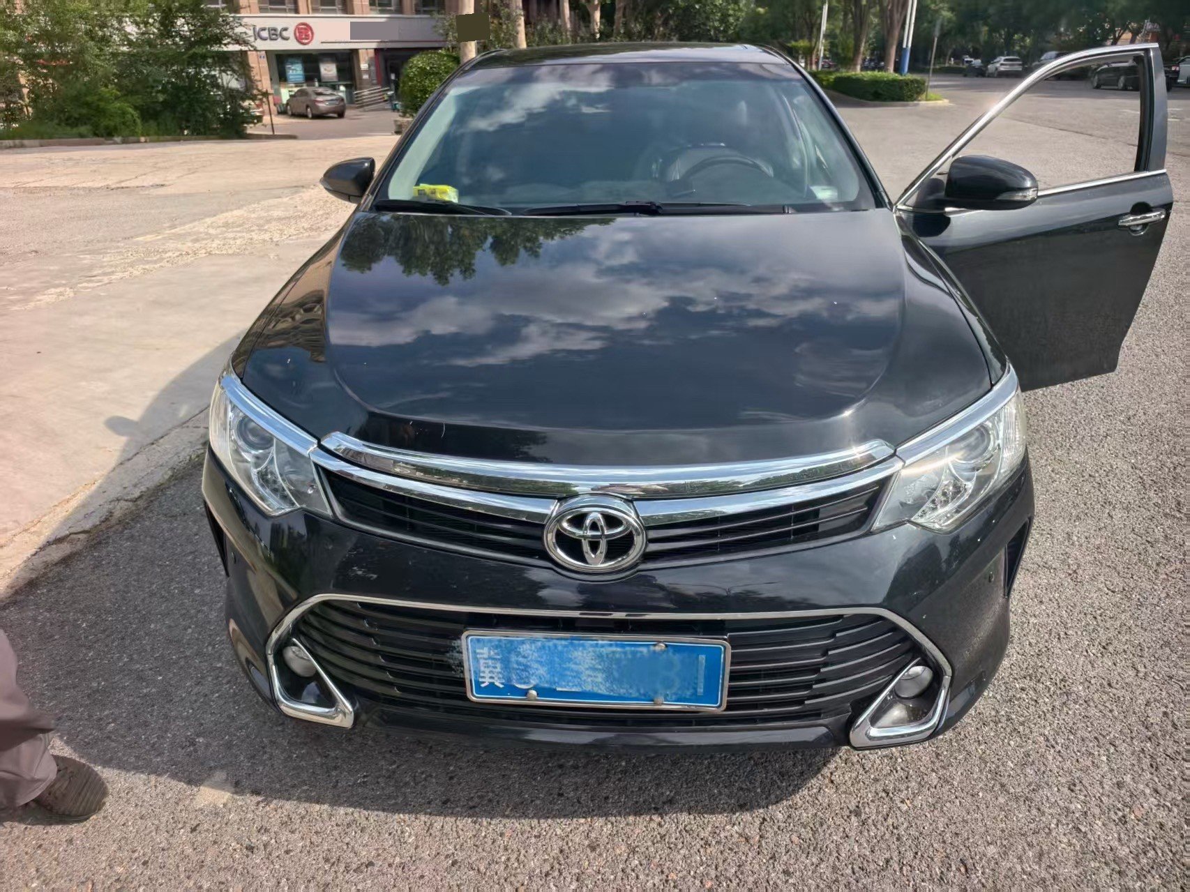 Toyota 2016 Camry 2.0G 10th Anniversary Luxury Edition — 2