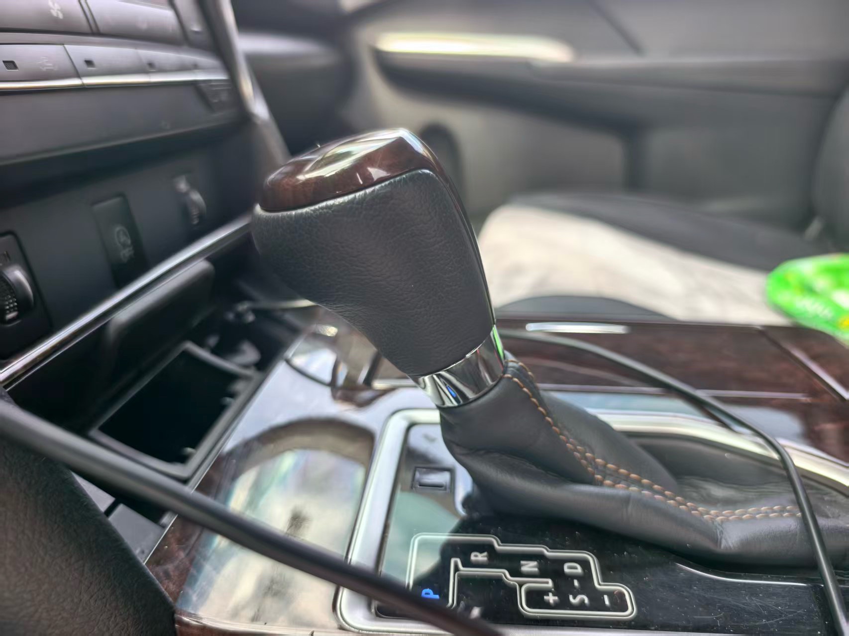 Toyota 2016 Camry 2.0G 10th Anniversary Luxury Edition — 7