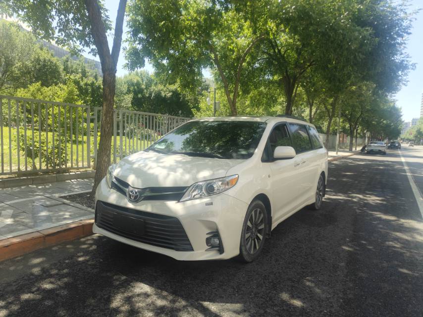 Toyota Sienna (Imported) 2019 Sienna 3.5 XLE Mobility Auto Access 2WD 7-seater (U.S. specification)