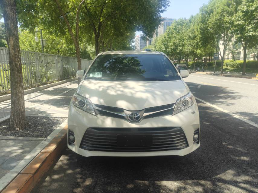 Toyota Sienna (Imported) 2019 Sienna 3.5 XLE Mobility Auto Access 2WD 7-seater (U.S. specification) — 2