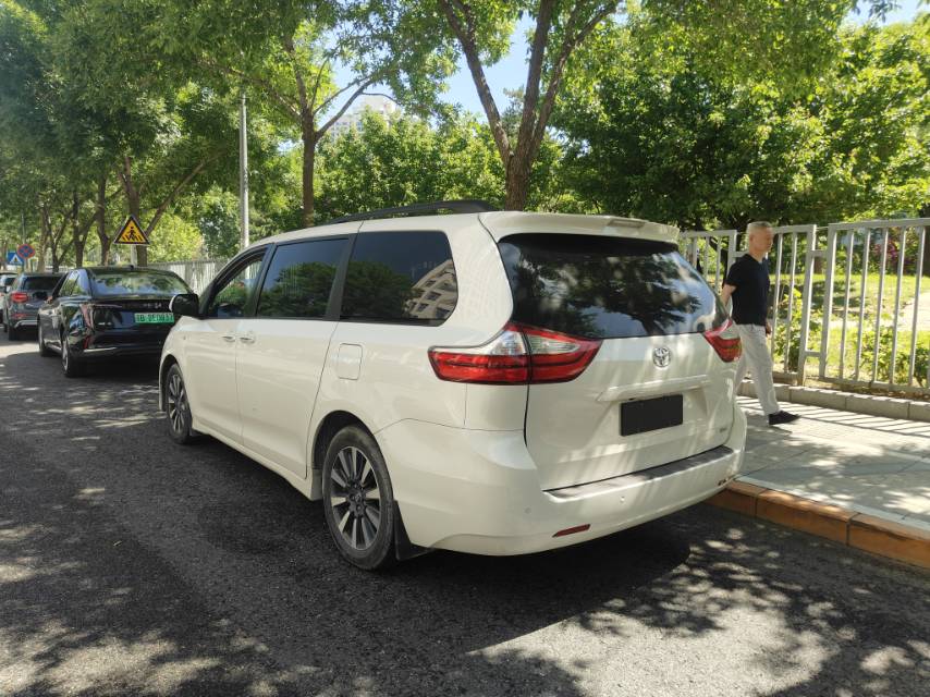 Toyota Sienna (Imported) 2019 Sienna 3.5 XLE Mobility Auto Access 2WD 7-seater (U.S. specification) — 6