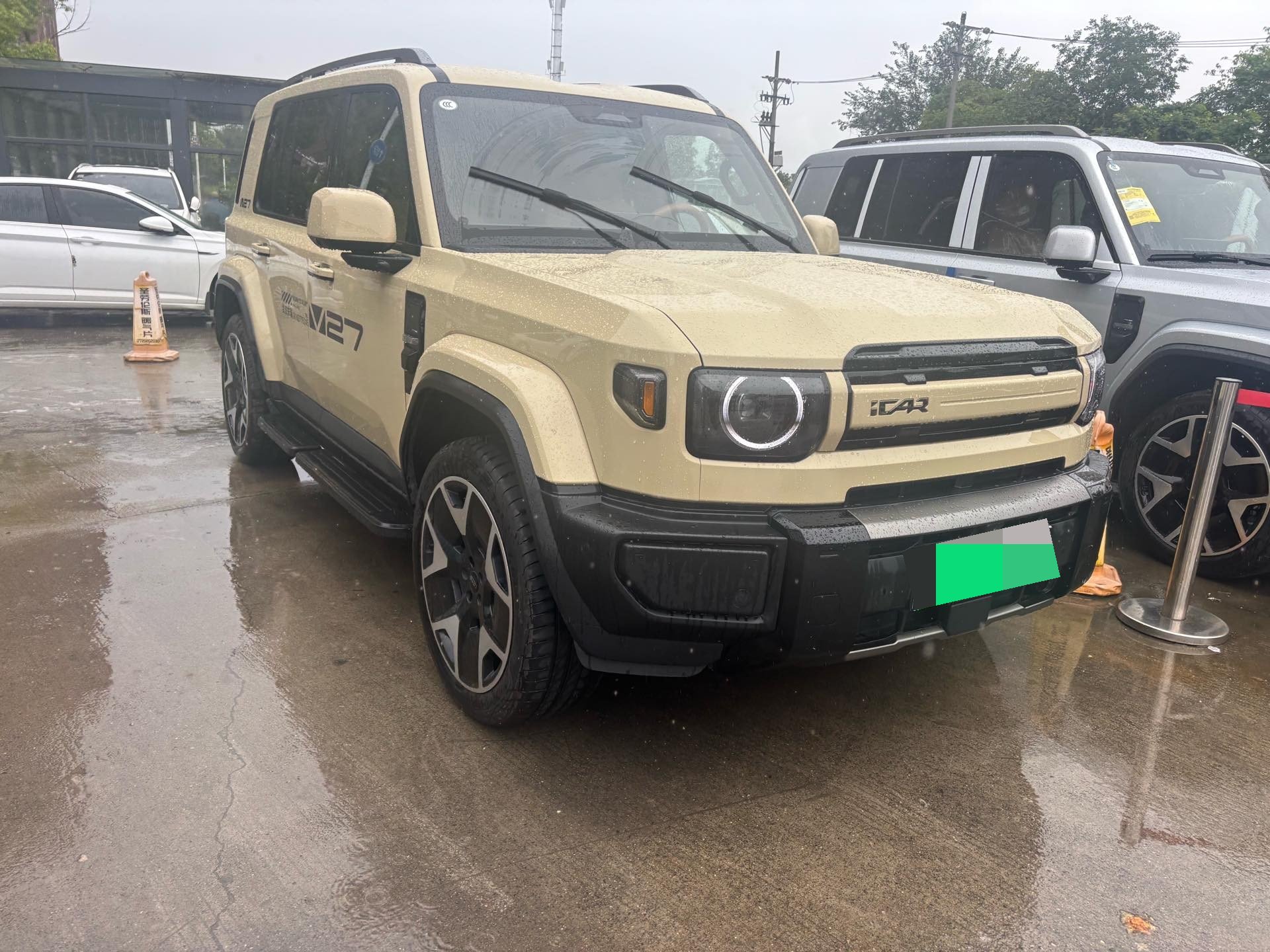 iCAR 2026 iCAR V27 200KM AWD Falcon 500 — 2