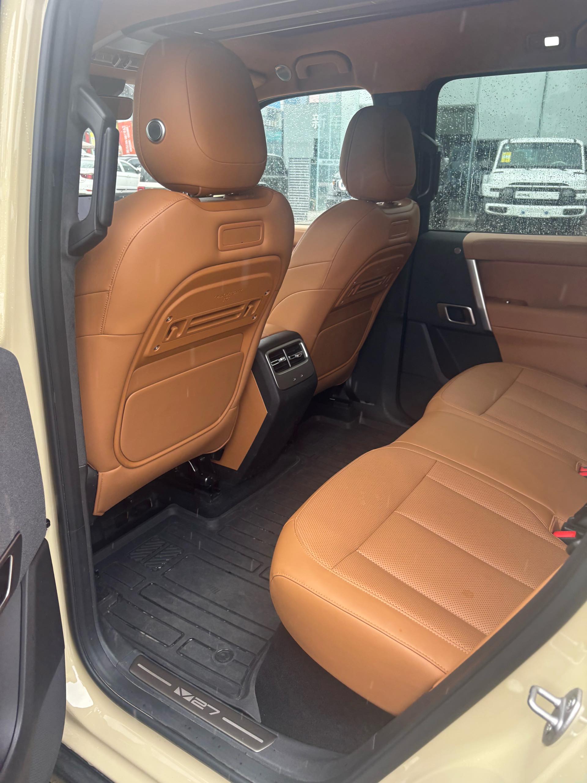 iCAR 2026 iCAR V27 200KM AWD Falcon 500 — 6
