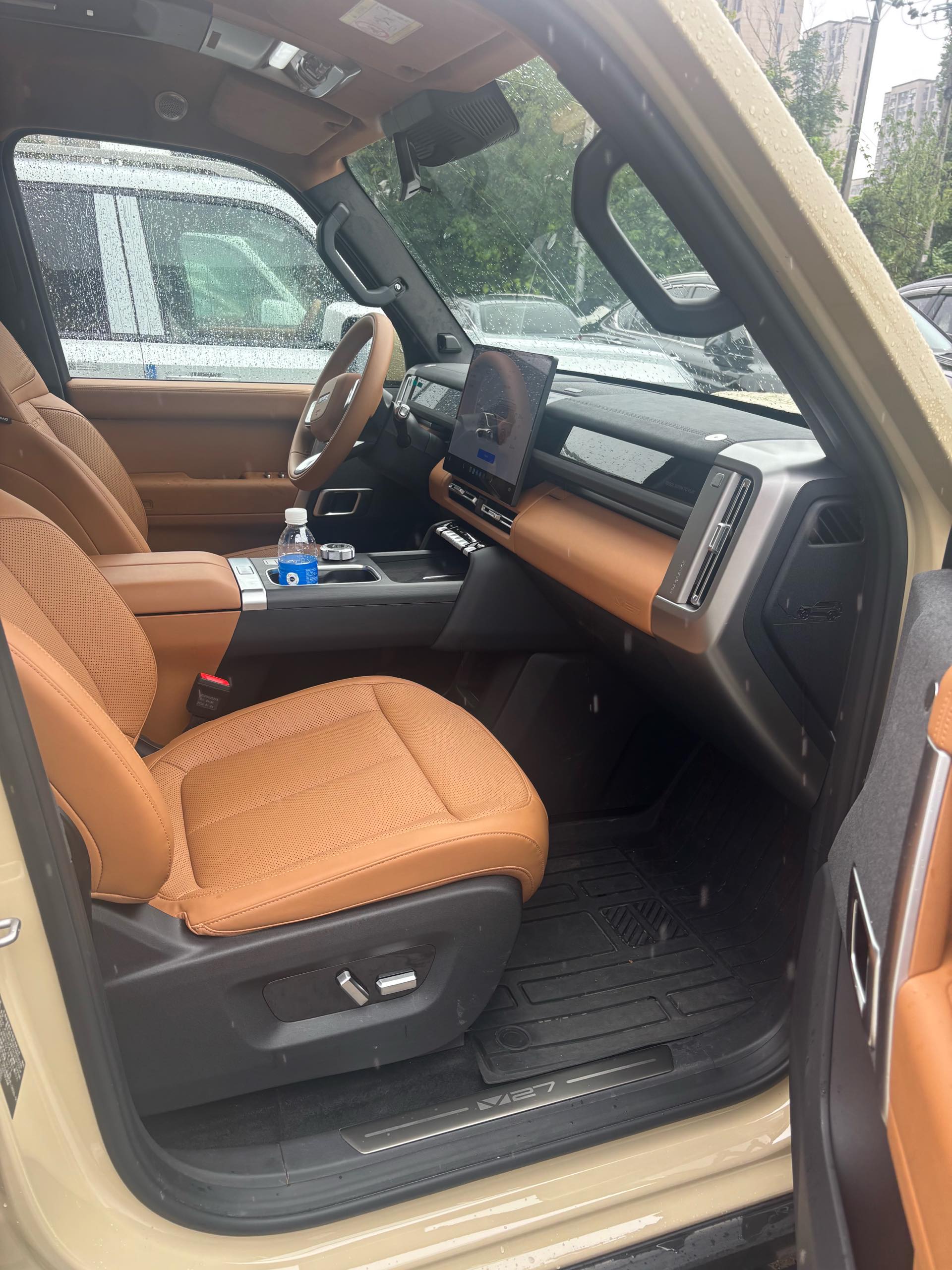 iCAR 2026 iCAR V27 200KM AWD Falcon 500 — 7