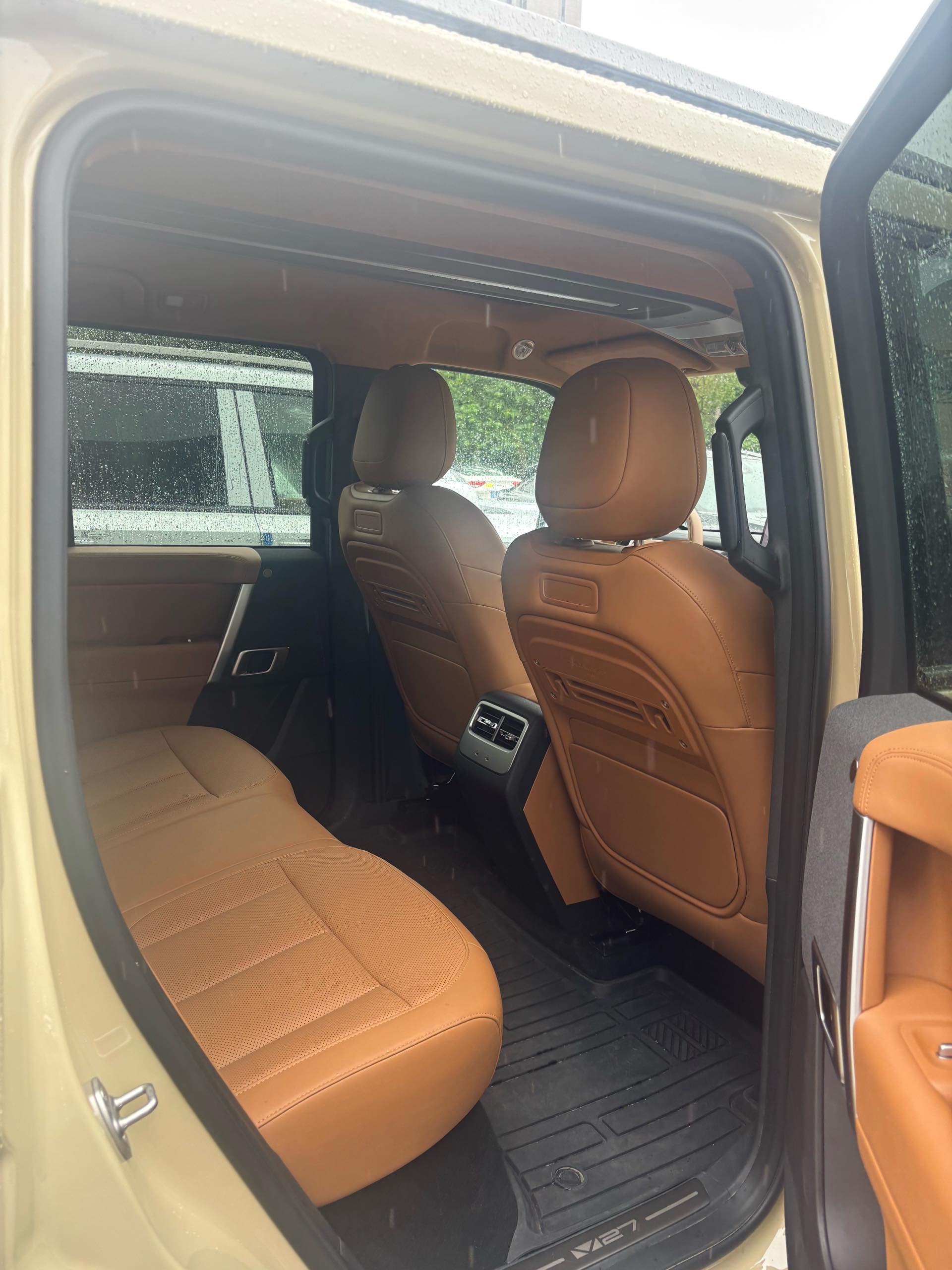 iCAR 2026 iCAR V27 200KM AWD Falcon 500 — 8