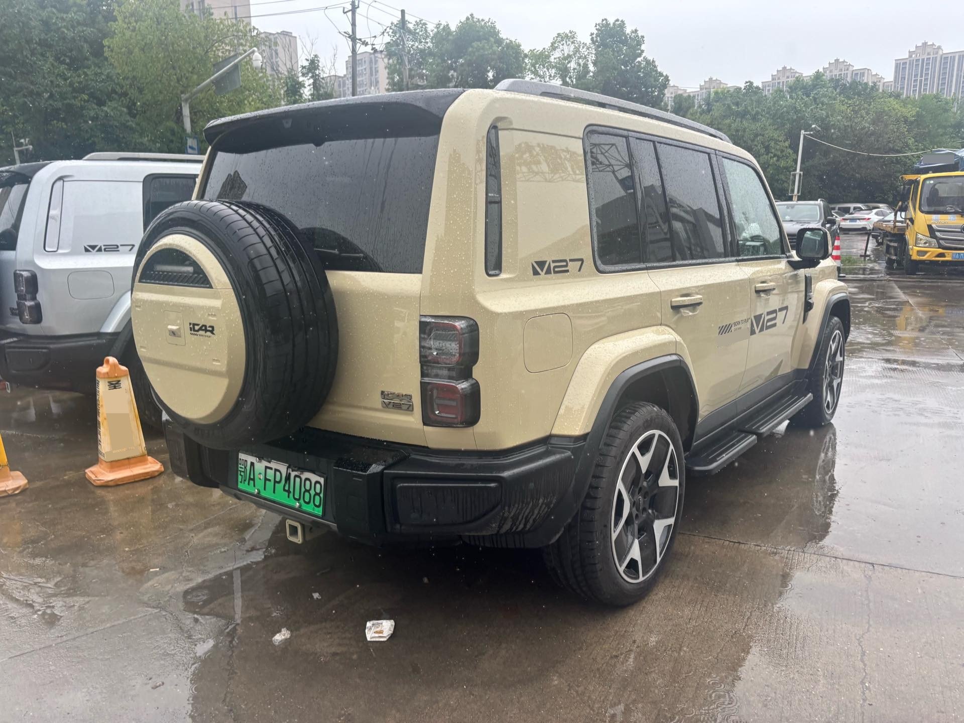 iCAR 2026 iCAR V27 200KM AWD Falcon 500 — 10