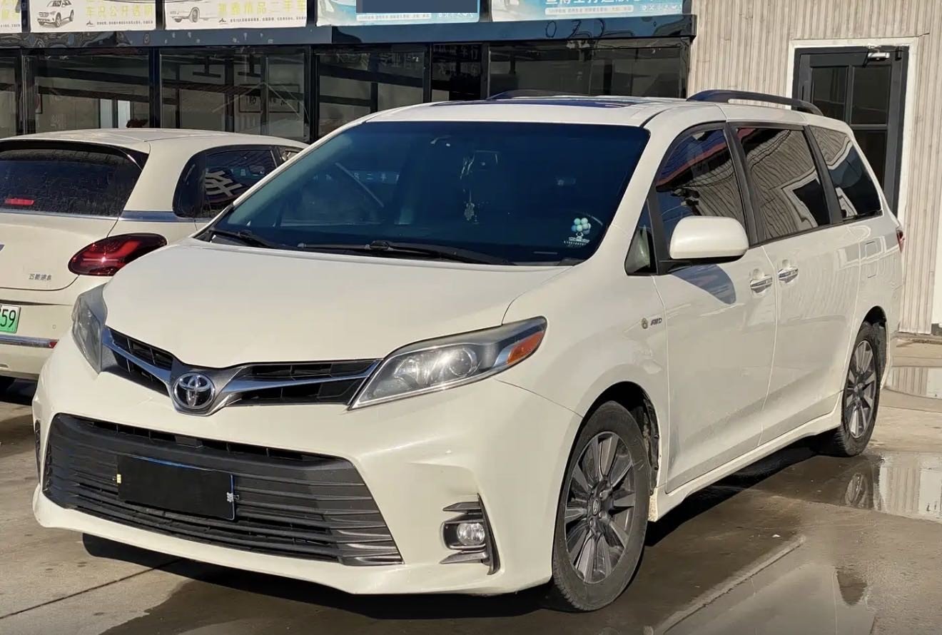 Toyota Sienna (Imported) 2015 Sienna 3.5L 2WD 7-seater U.S.-spec model — photo 1