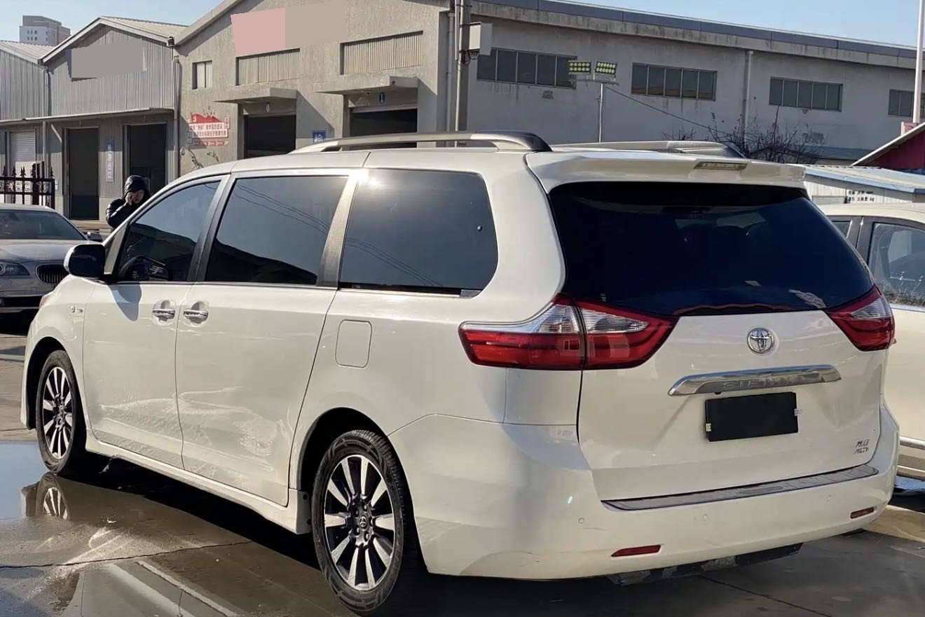 Toyota Sienna (Imported) 2015 Sienna 3.5L 2WD 7-seater U.S.-spec model — 3