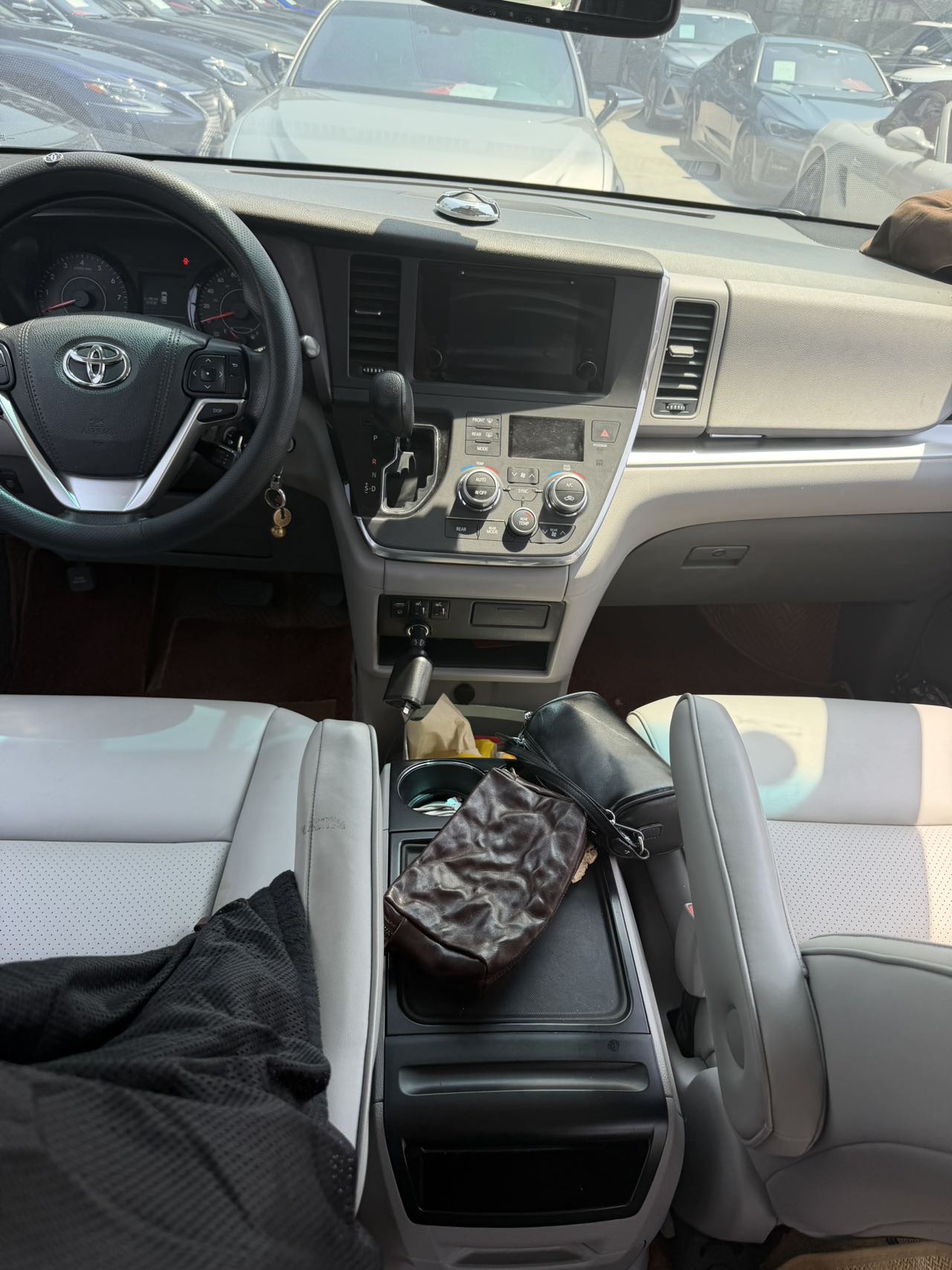 Toyota Sienna (Imported) 2015 Sienna 3.5L 2WD 7-seater U.S.-spec model — 6
