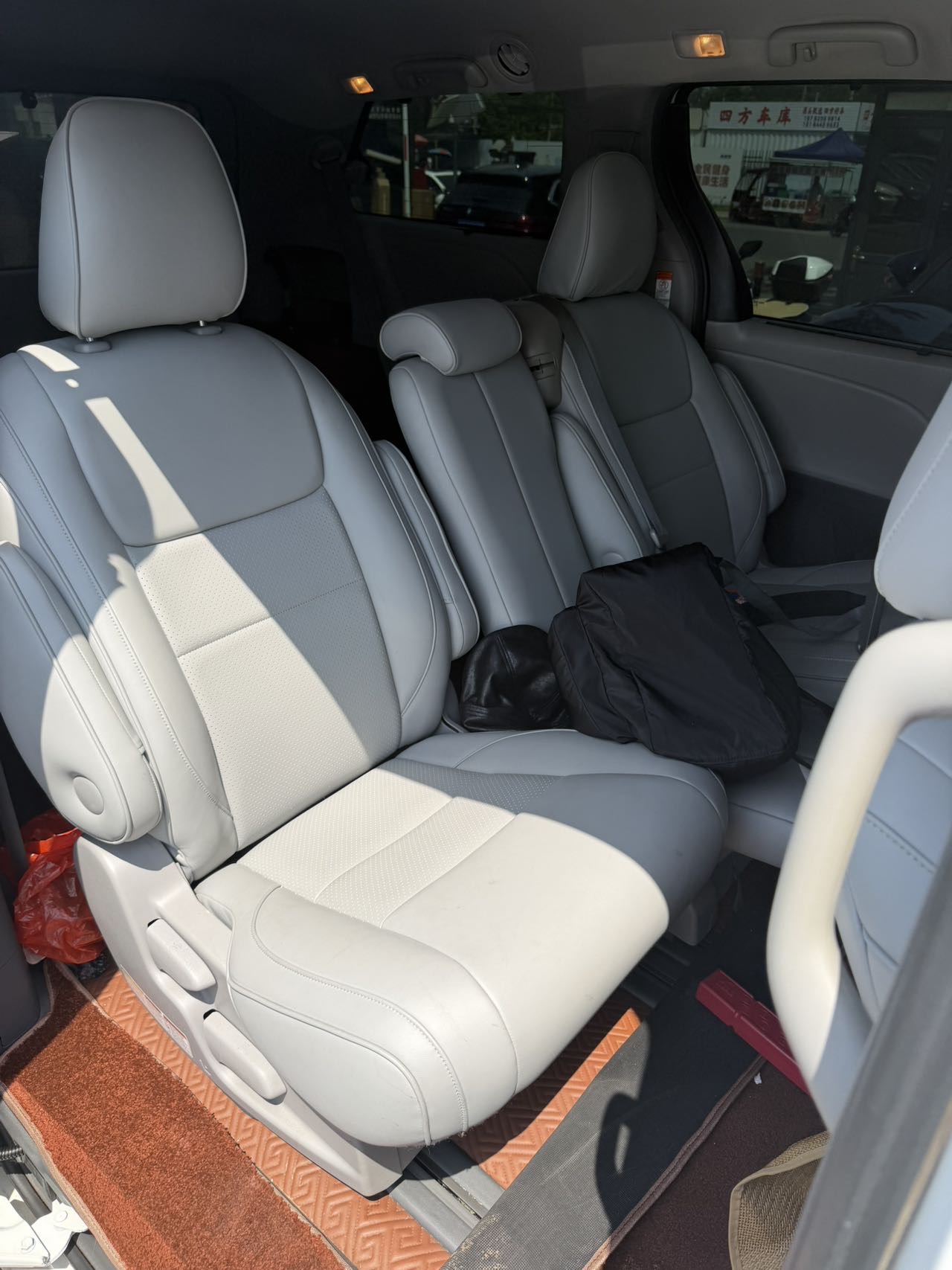Toyota Sienna (Imported) 2015 Sienna 3.5L 2WD 7-seater U.S.-spec model — 7
