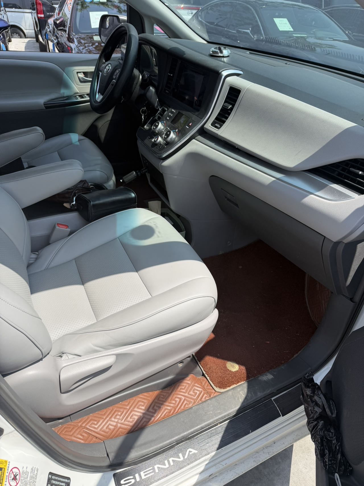 Toyota Sienna (Imported) 2015 Sienna 3.5L 2WD 7-seater U.S.-spec model — 13