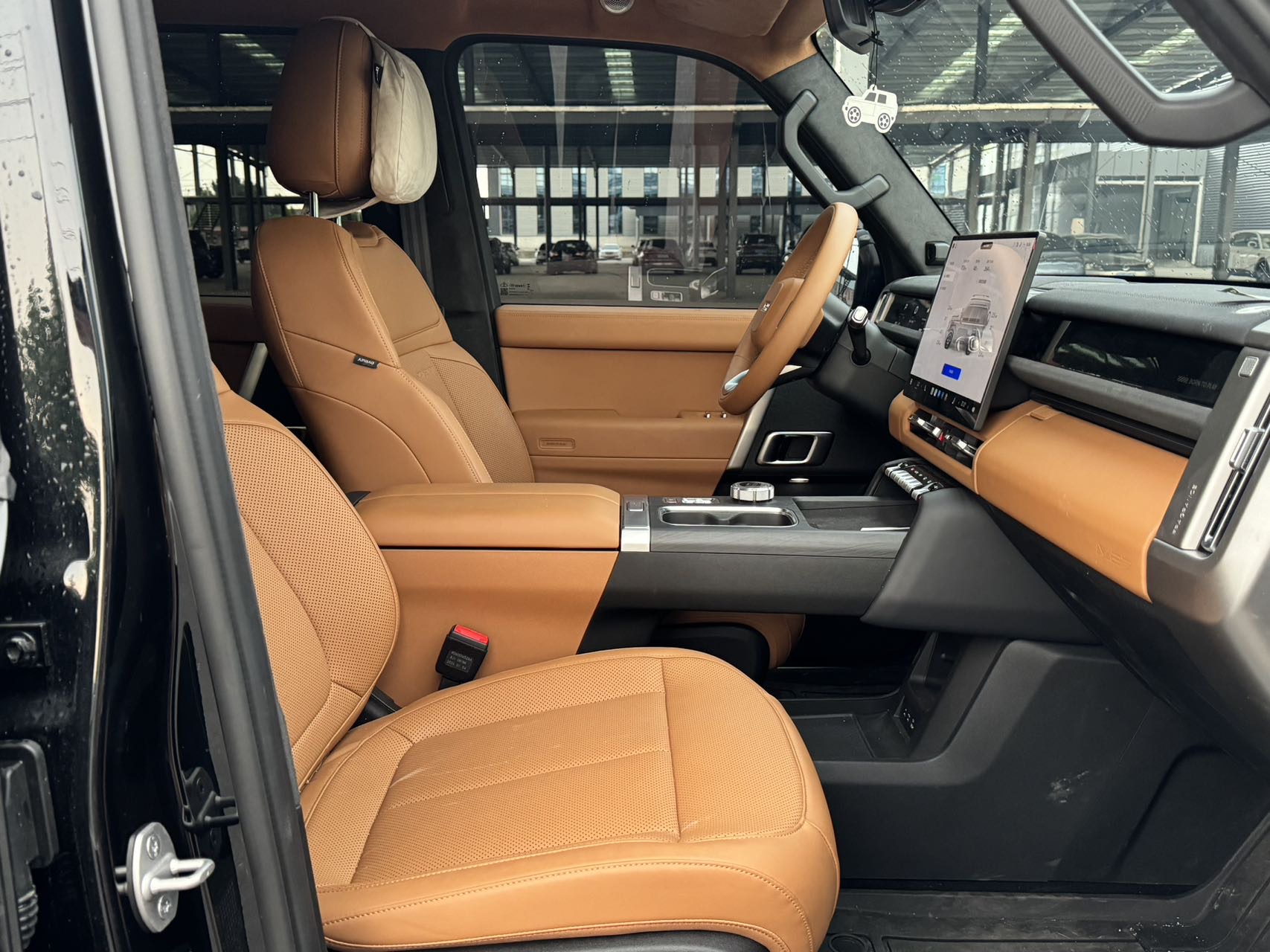 iCAR 2026 iCAR V27 200KM AWD Falcon 500 — 7
