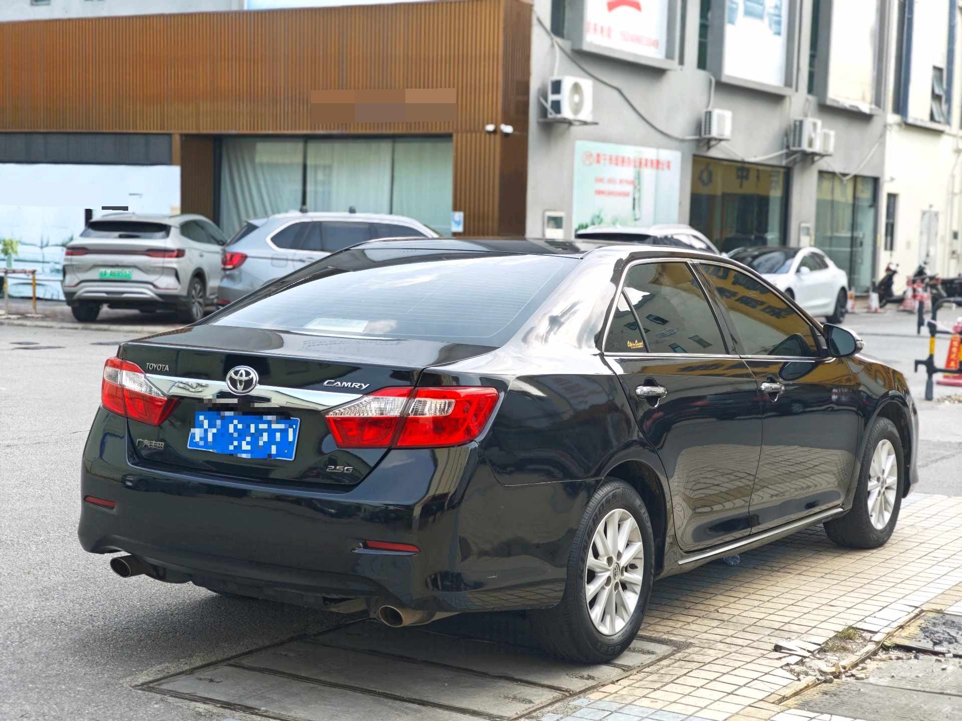 Toyota 2012 Camry 2.5 G Navi Luxury Navigation Edition — 4