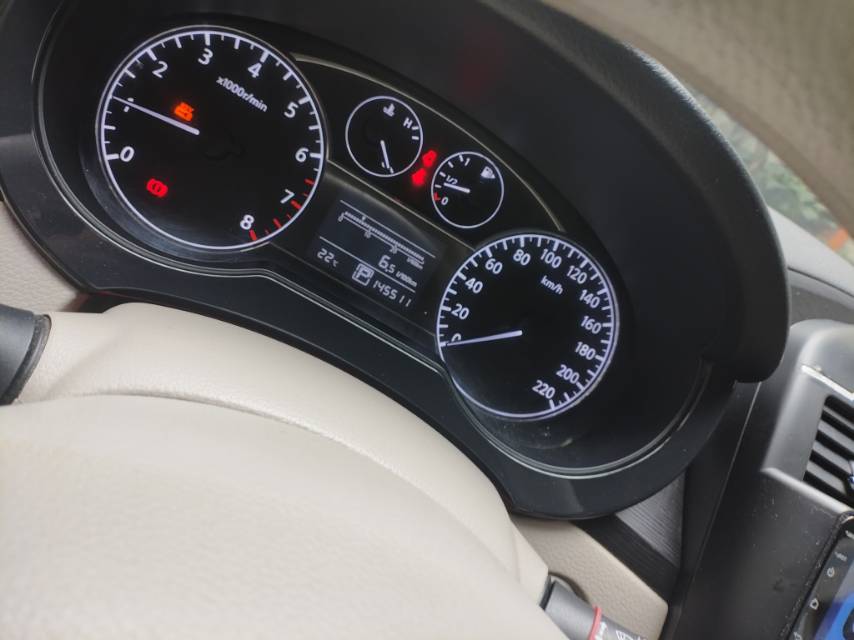 Nissan 2011 Tiida 1.6 CVT XE Comfort Model — 6