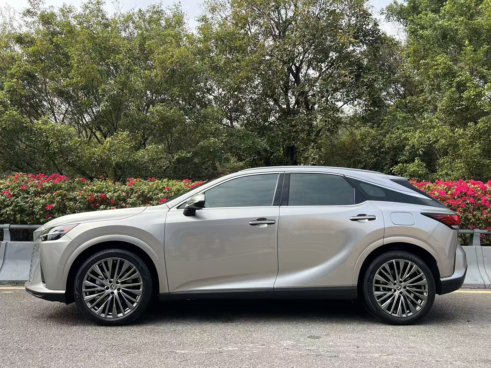 Lexus RX (Imported) 2023 RX350h 2.5 Continuously Variable Transmission, All-Wheel Drive Indulgence Model — 2