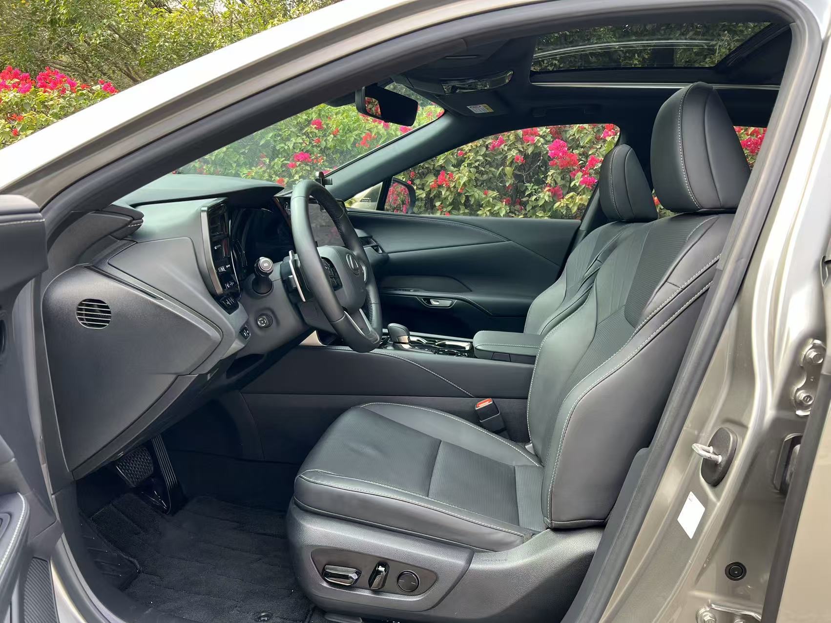 Lexus RX (Imported) 2023 RX350h 2.5 Continuously Variable Transmission, All-Wheel Drive Indulgence Model — 4