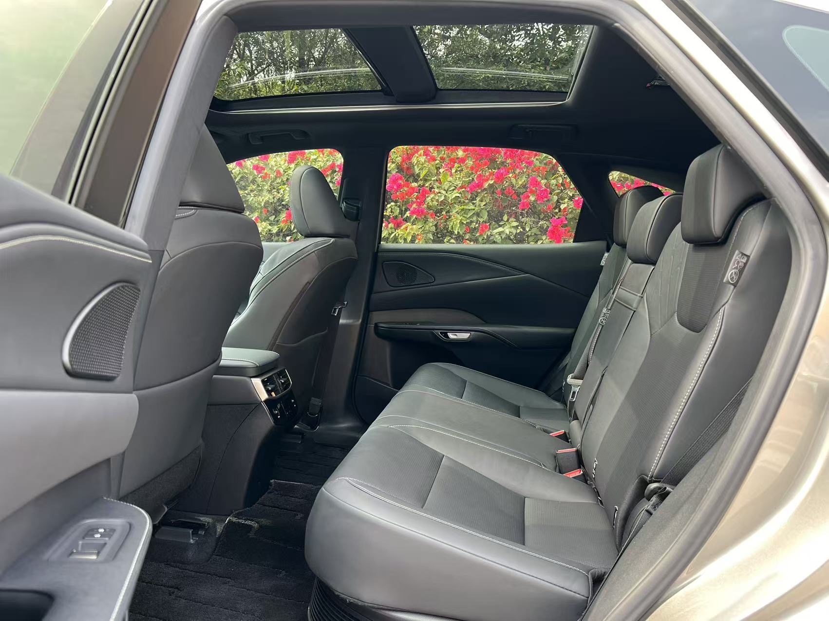 Lexus RX (Imported) 2023 RX350h 2.5 Continuously Variable Transmission, All-Wheel Drive Indulgence Model — 5