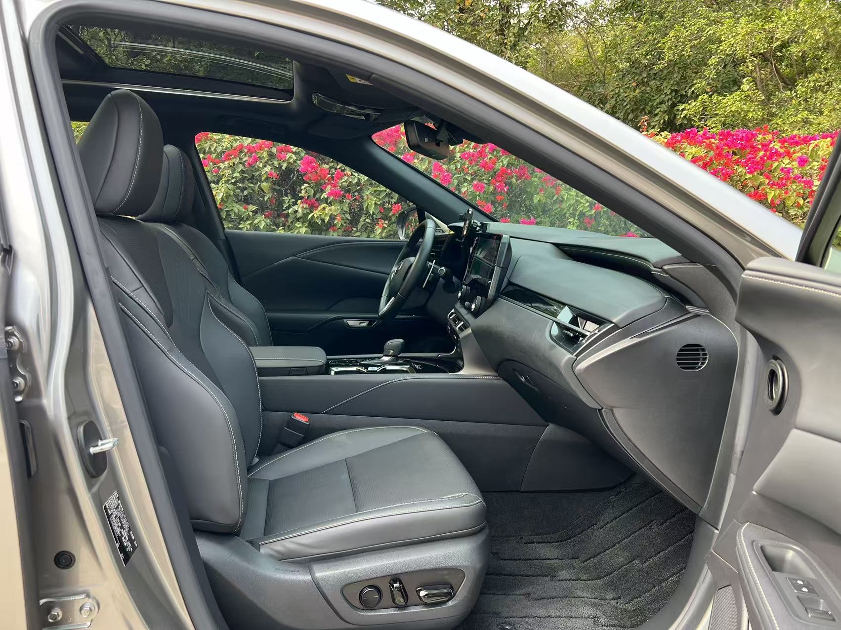 Lexus RX (Imported) 2023 RX350h 2.5 Continuously Variable Transmission, All-Wheel Drive Indulgence Model — 12