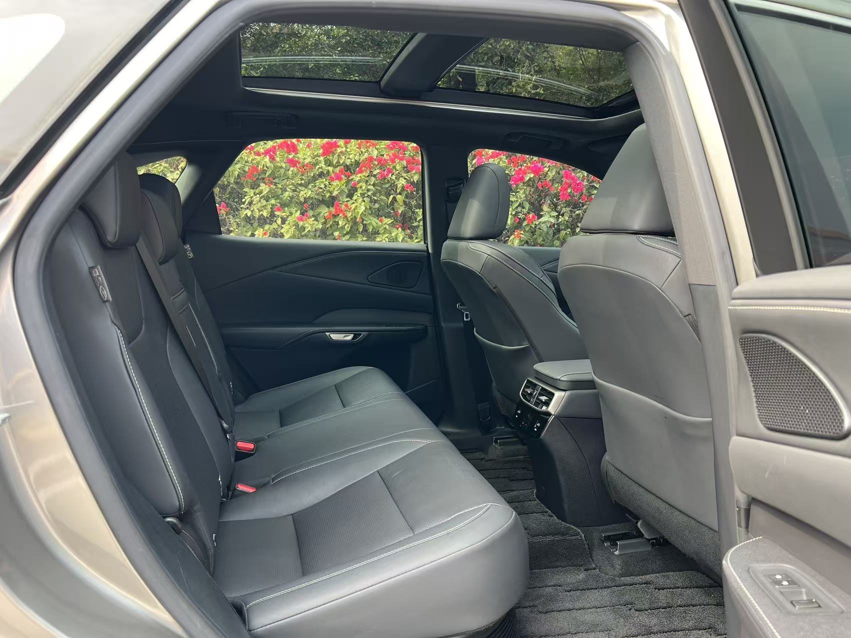 Lexus RX (Imported) 2023 RX350h 2.5 Continuously Variable Transmission, All-Wheel Drive Indulgence Model — 13