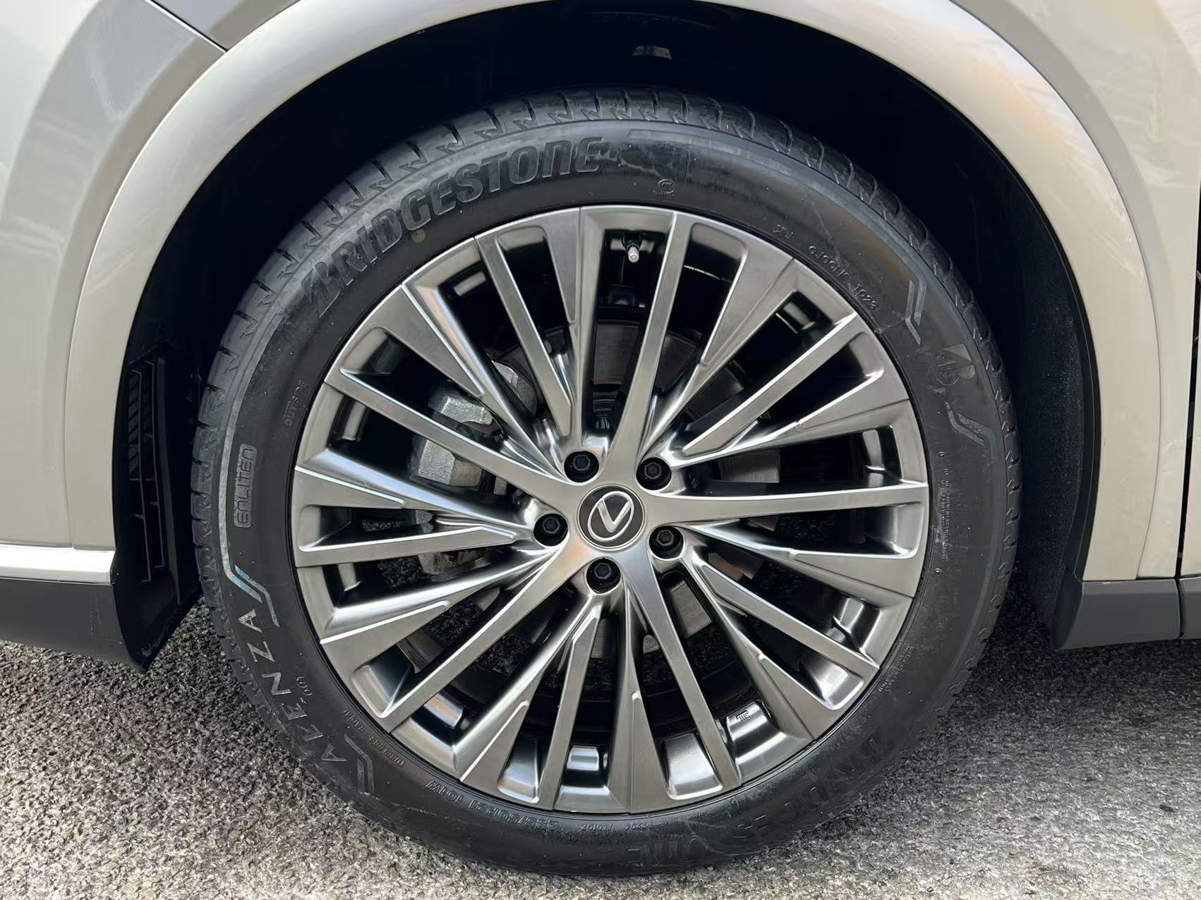 Lexus RX (Imported) 2023 RX350h 2.5 Continuously Variable Transmission, All-Wheel Drive Indulgence Model — 21