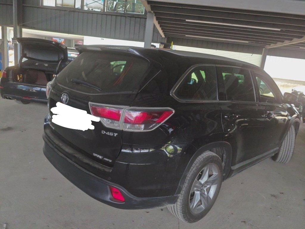 Toyota 2017 Highlander 2.0T 4WD Luxury 7-Seater — 2