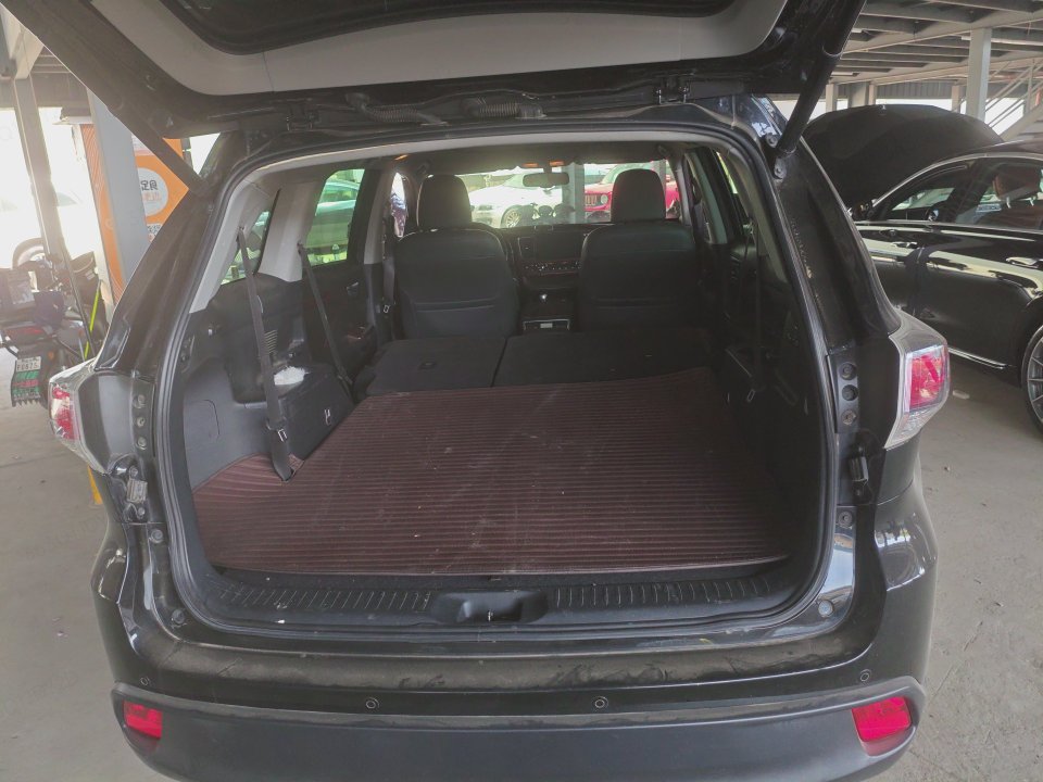 Toyota 2017 Highlander 2.0T 4WD Luxury 7-Seater — 6